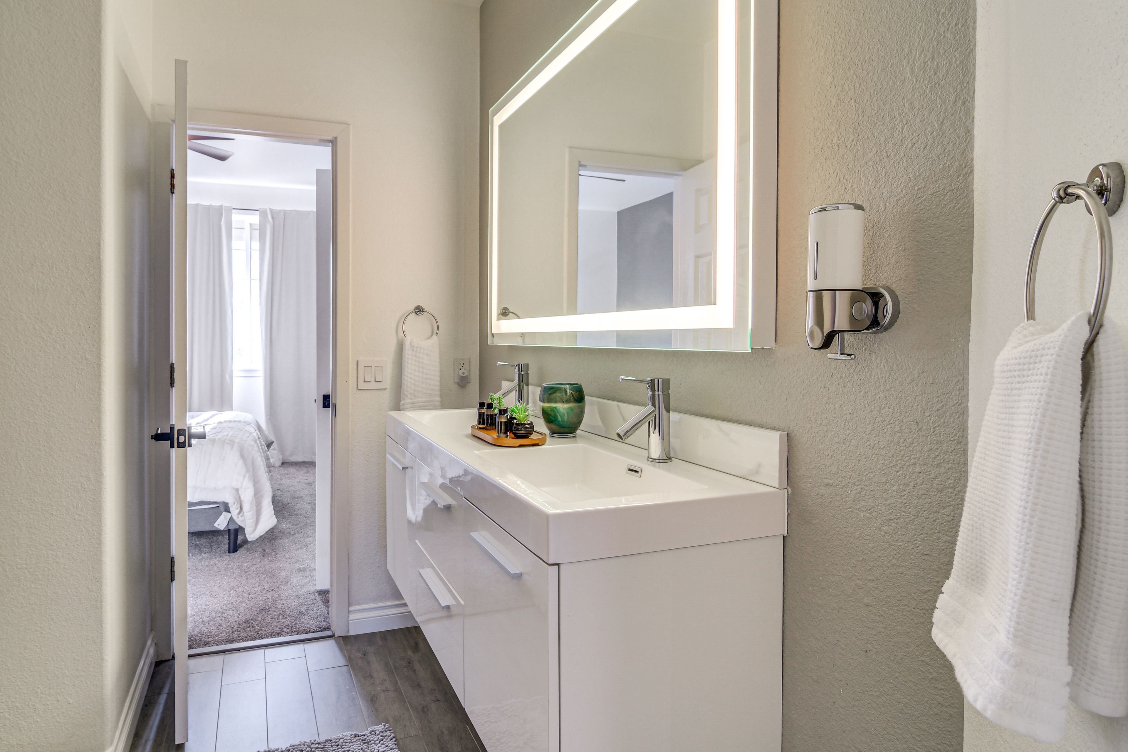 Bathroom | 2nd Floor