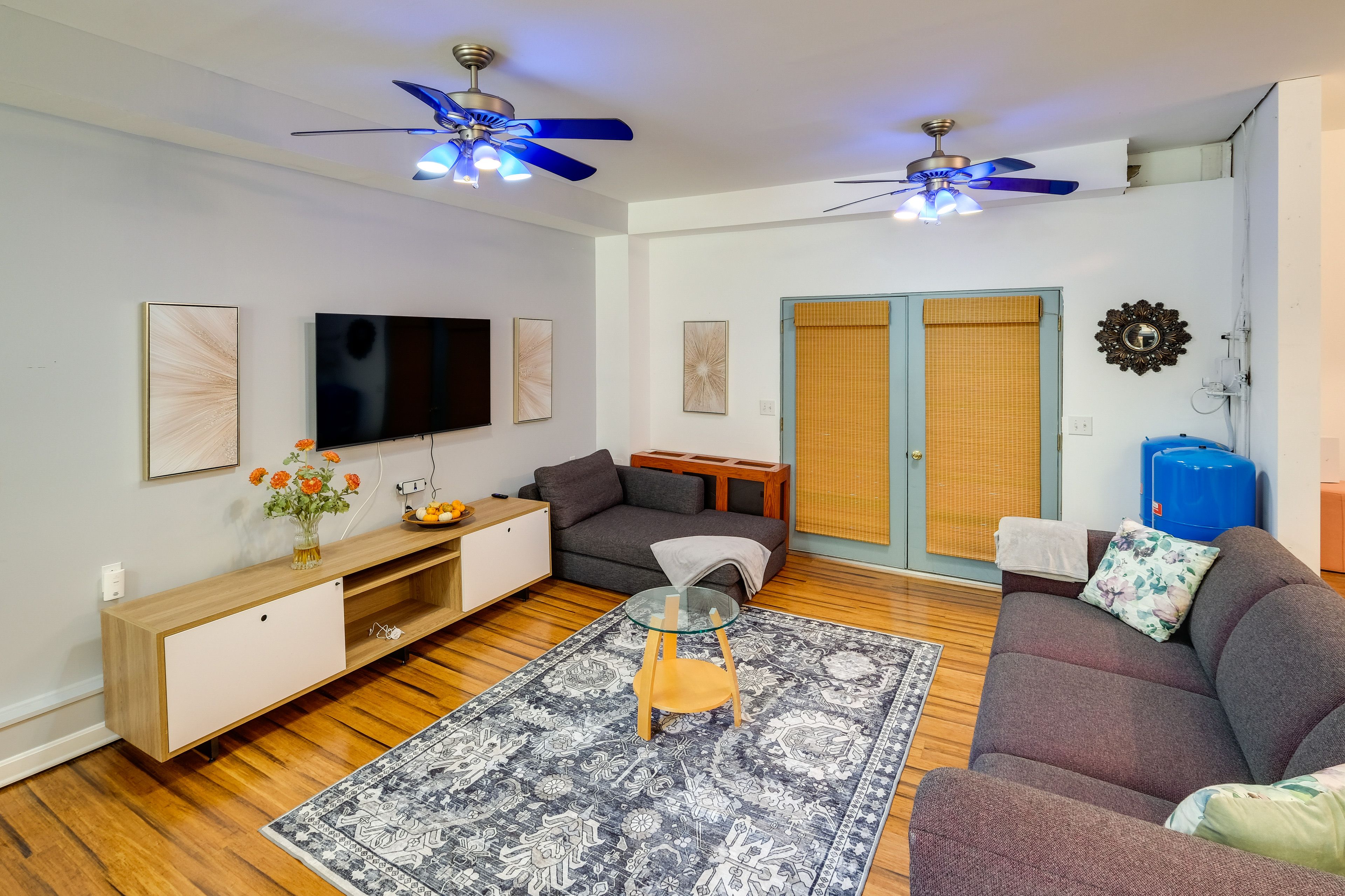 Living Room | Free WiFi | Smart TV