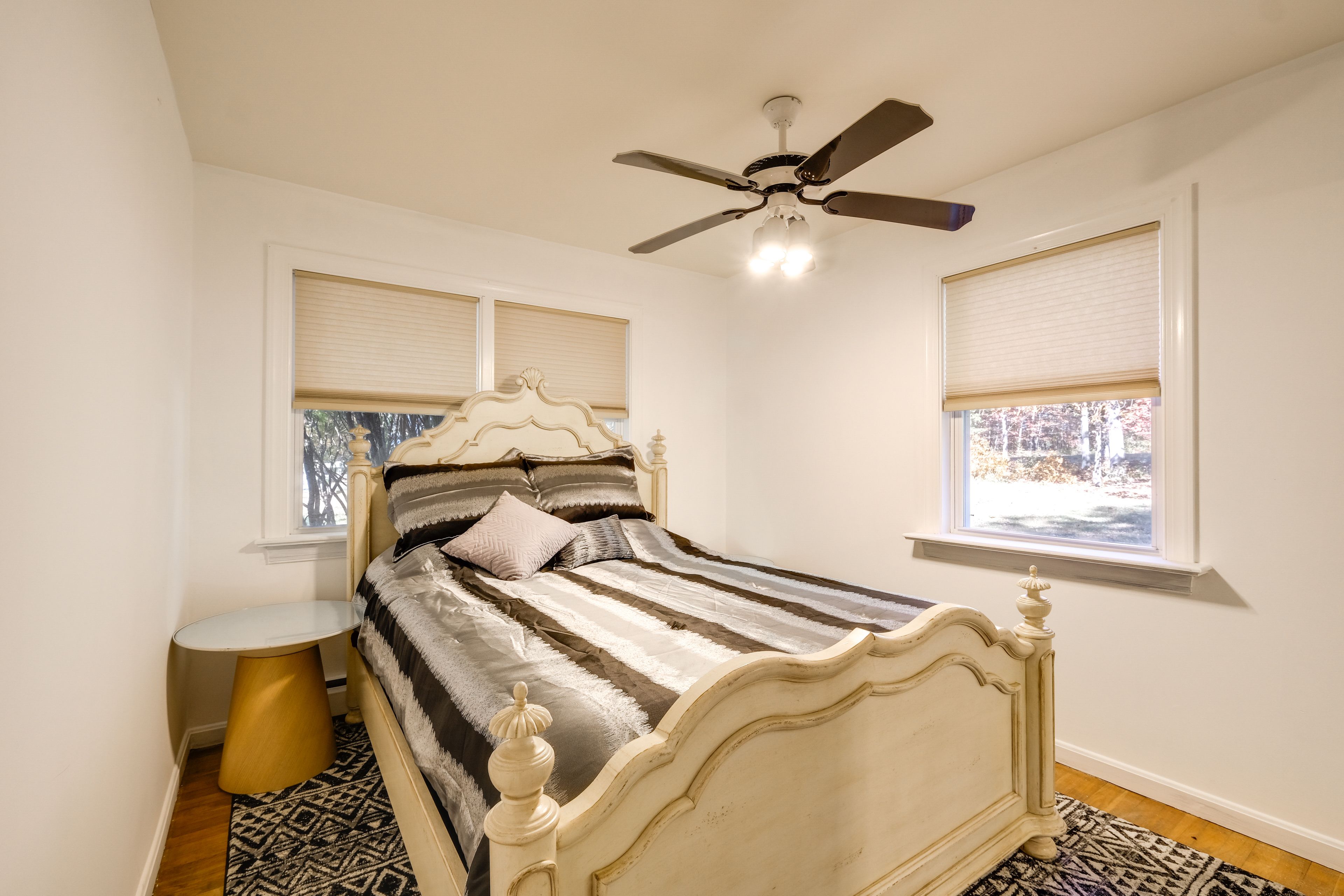 Bedroom 3 | Queen Bed