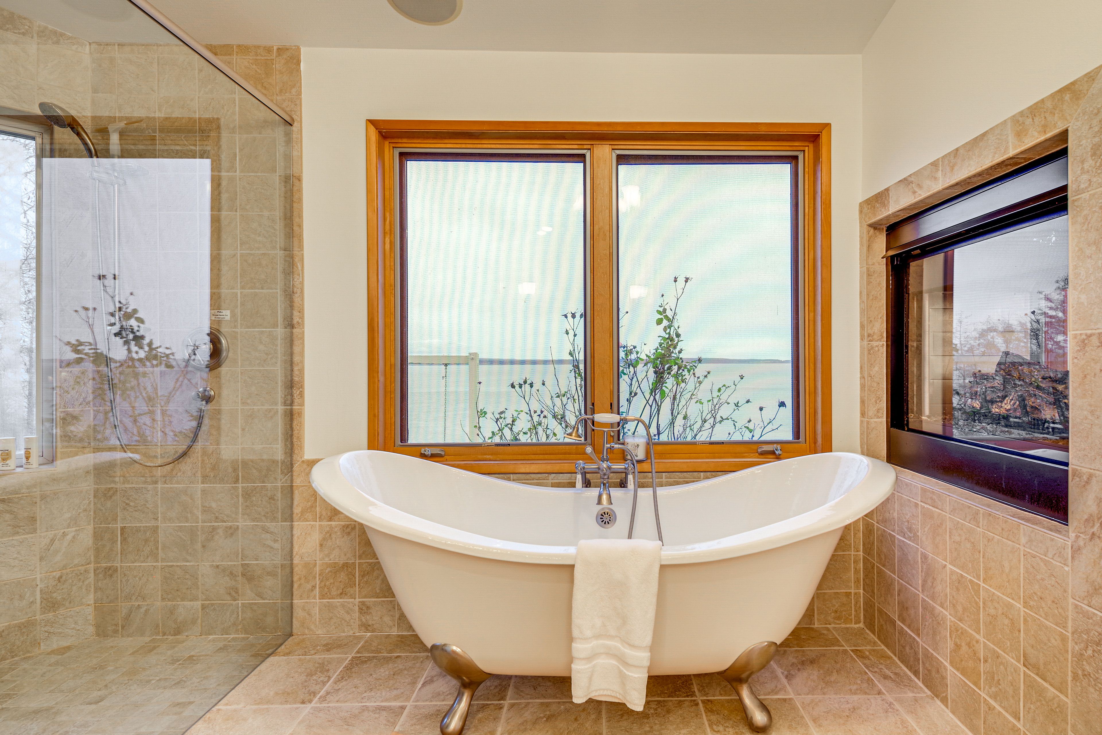 Full Bath | Towels | Hair Dryer | Main Level