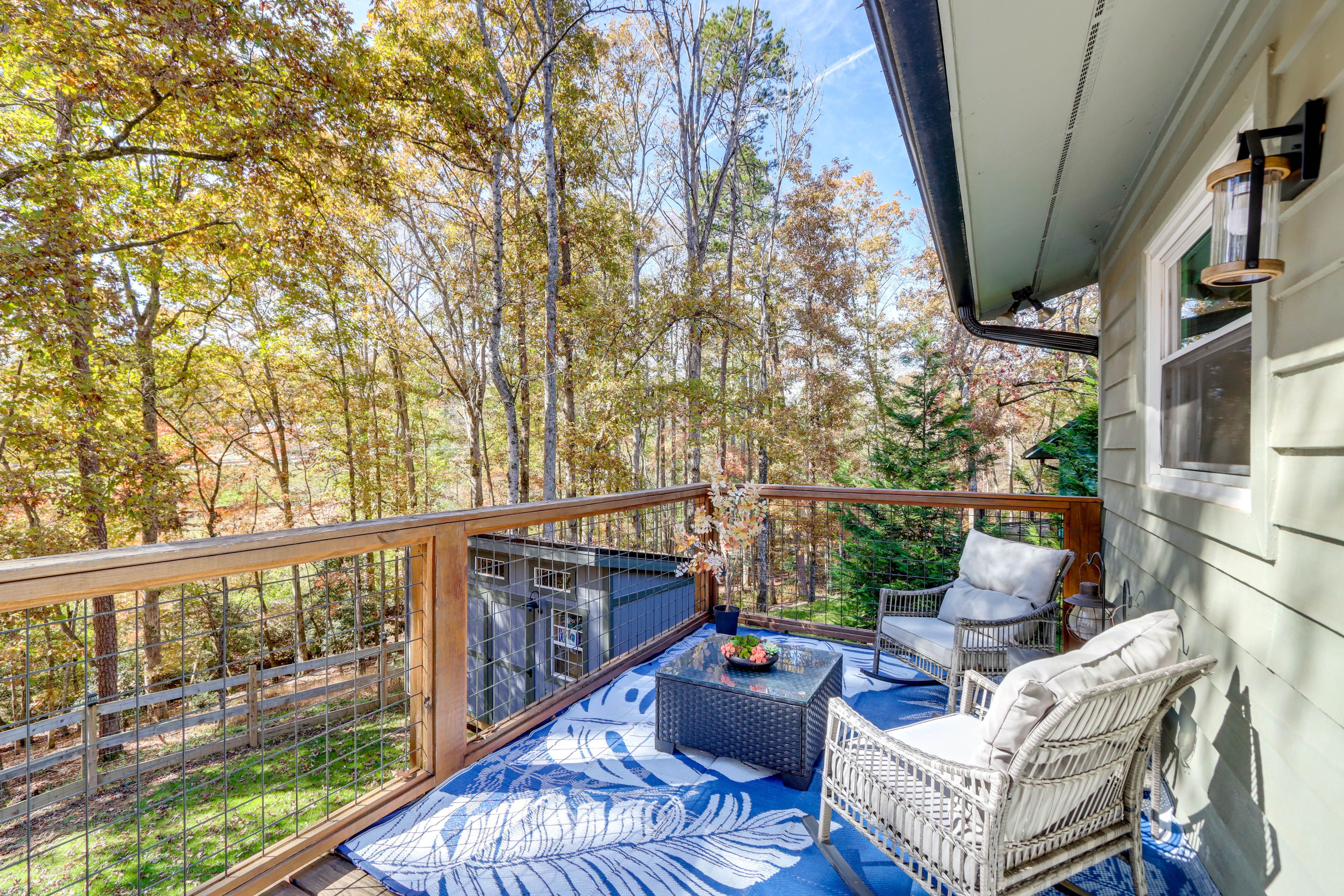 Murphy Vacation Rental | 1BR | 1.5BA | 680 Sq Ft | 2 Steps to Enter