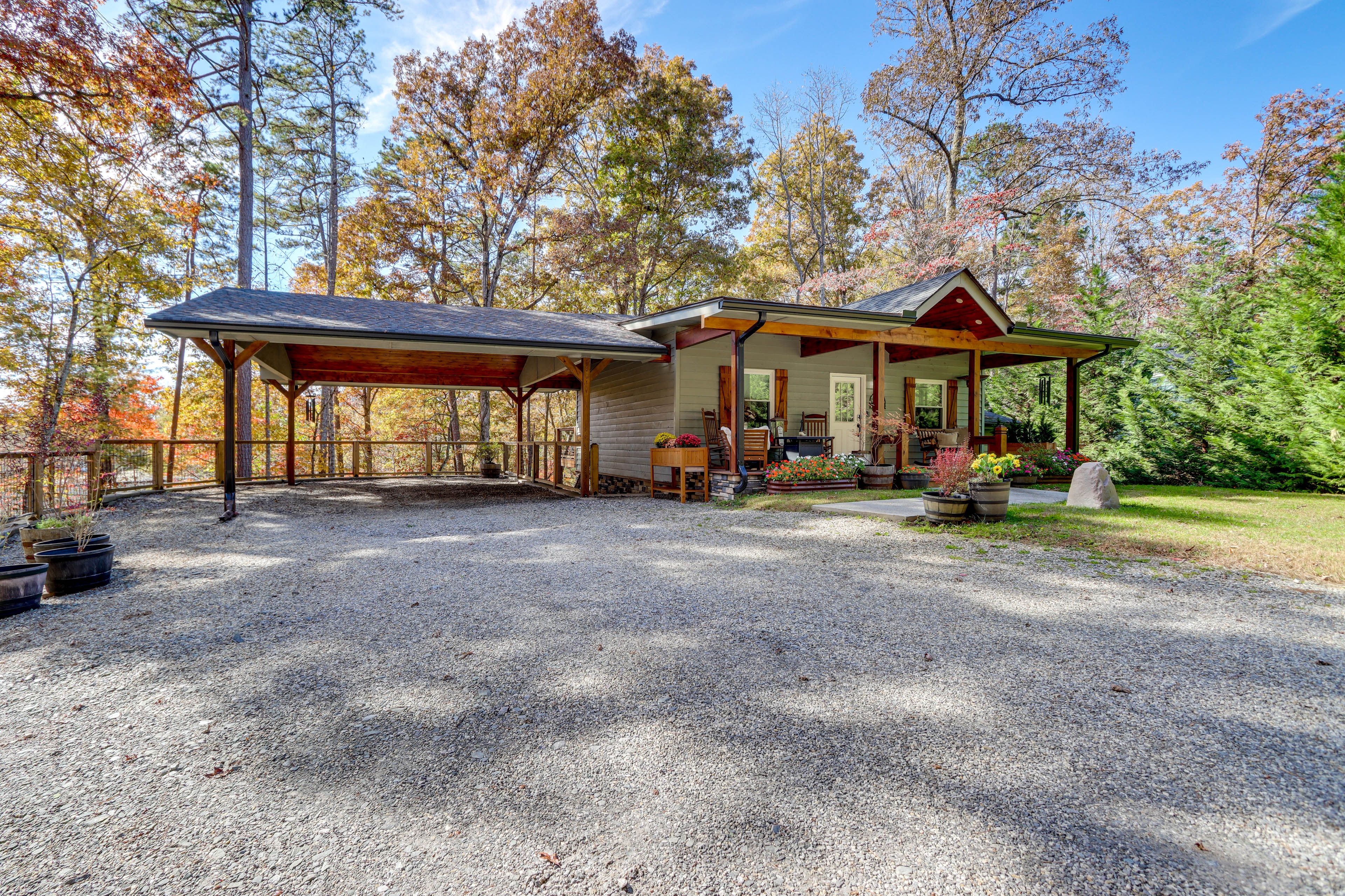 Exterior | Parking | Carport (2 Vehicles)