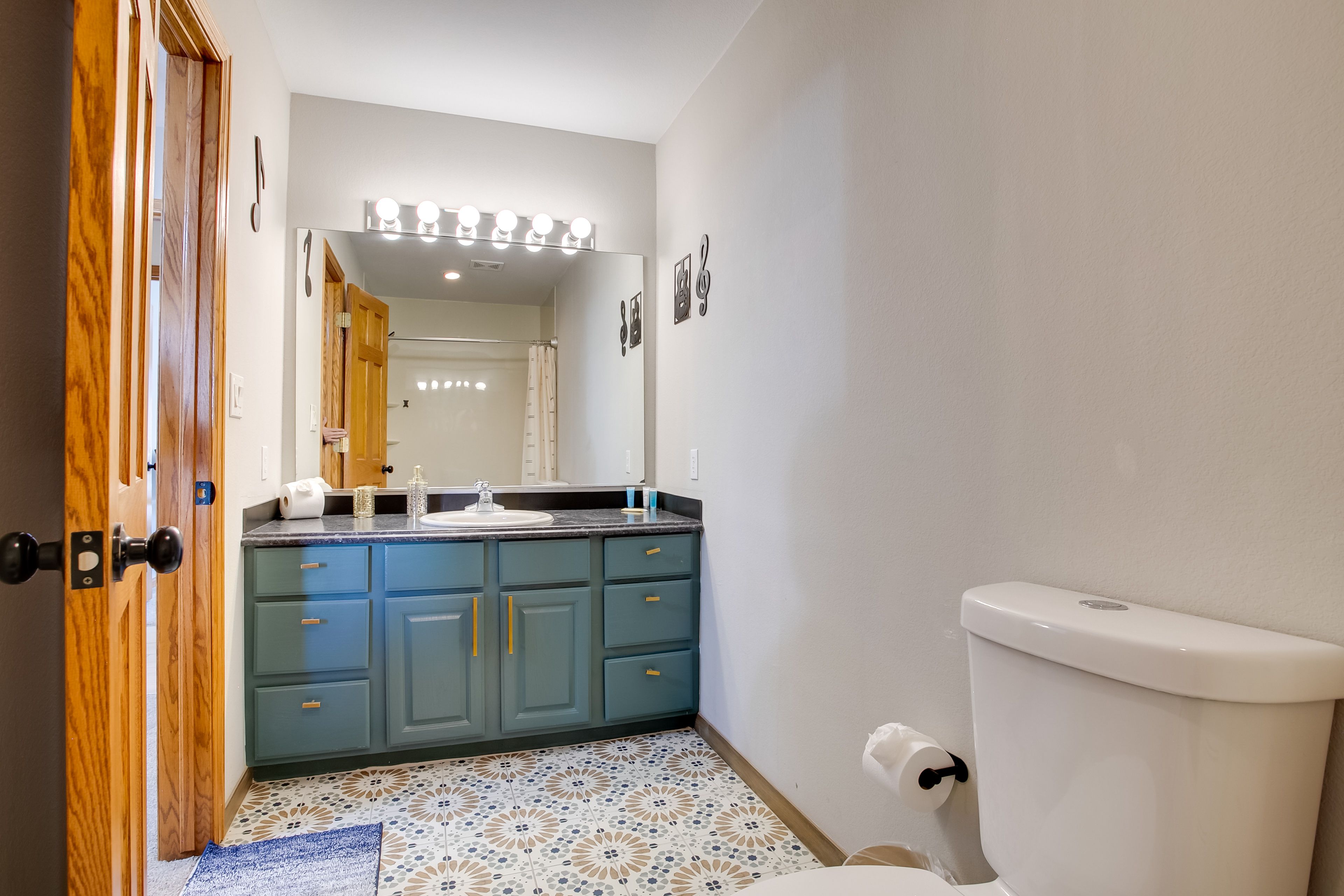 En-Suite Bathroom | Main Level