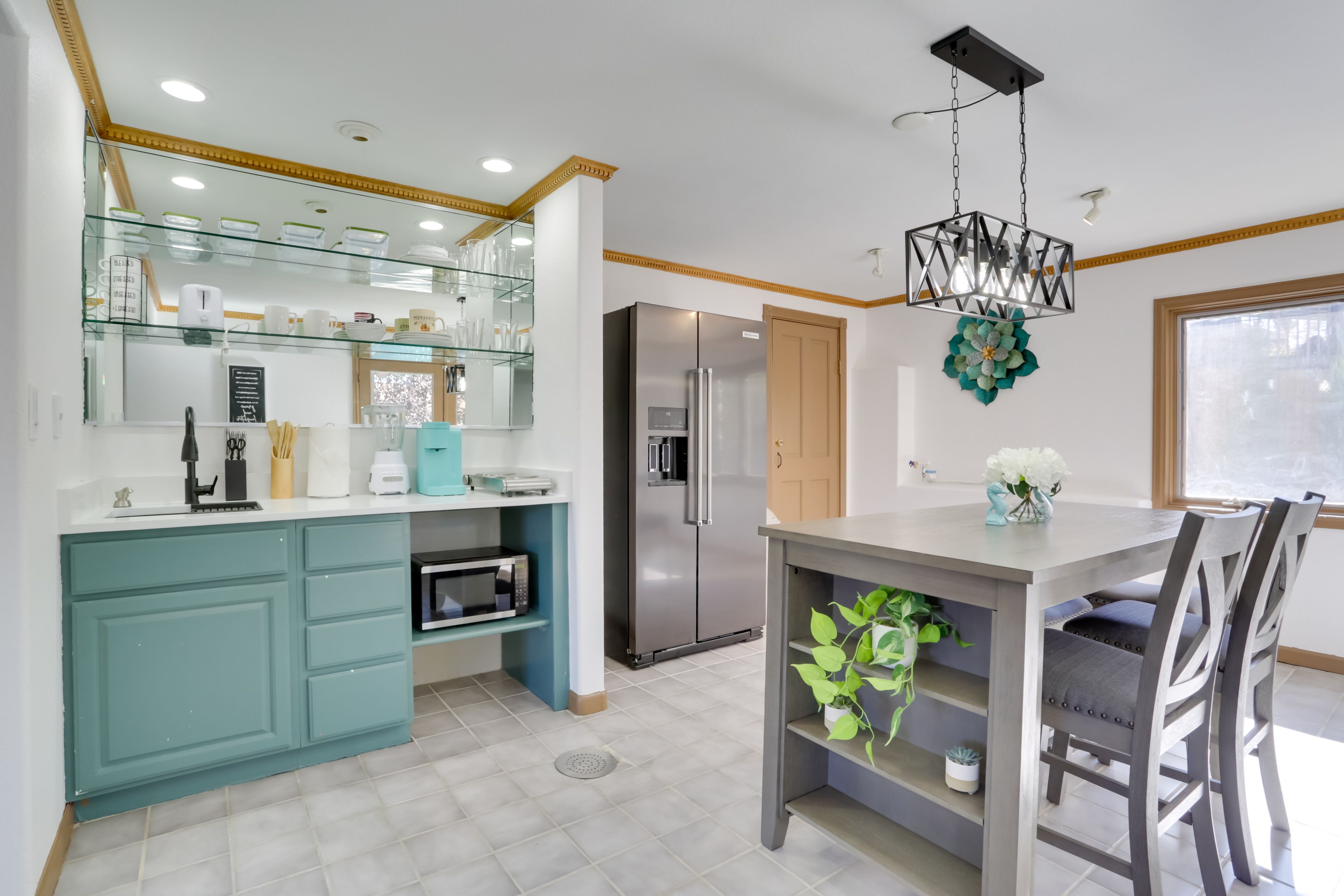 Kitchenette & Dining Area | Keurig Coffee Maker | Dishes/Flatware | Lower Level