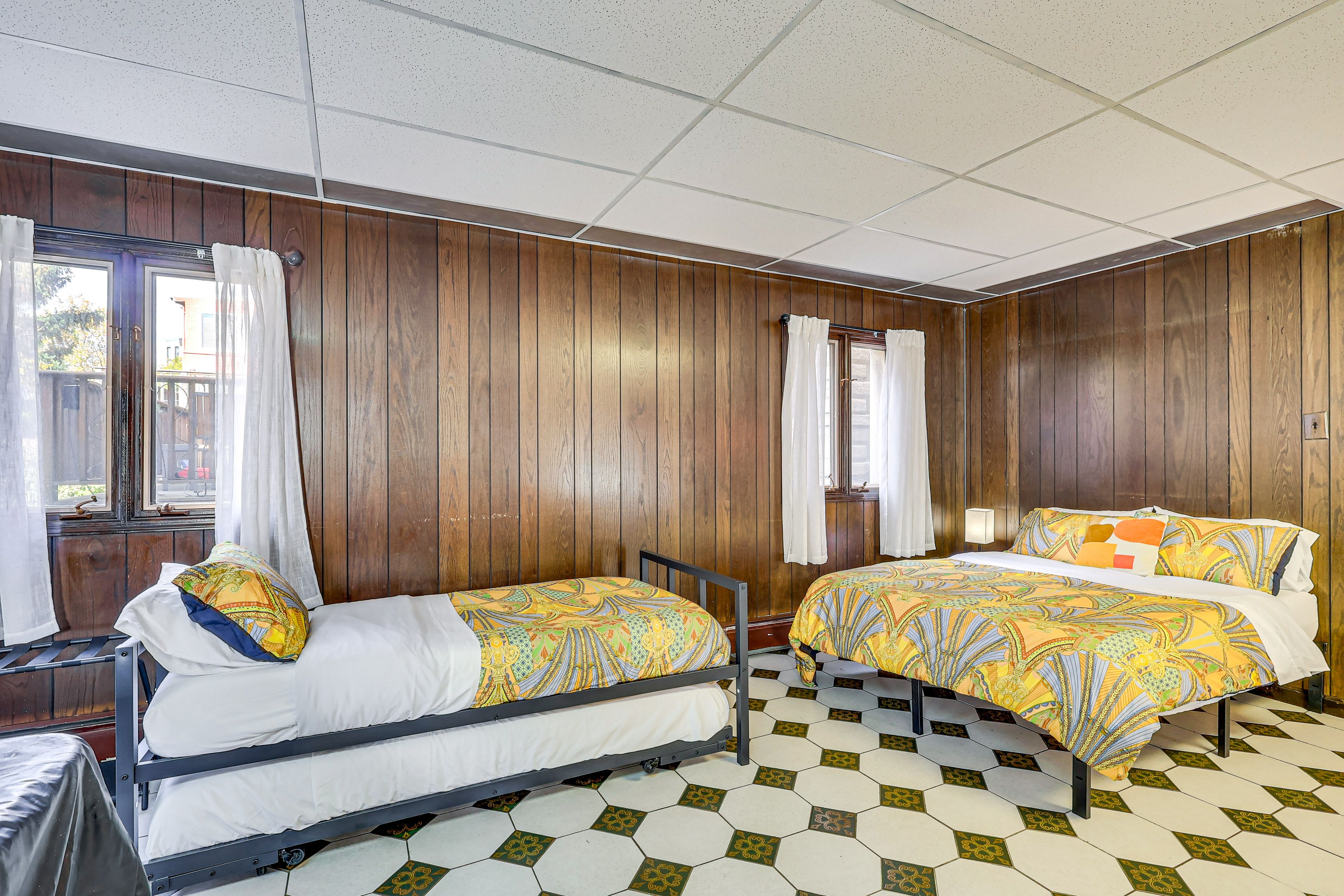 Studio | Queen Bed | Twin Bed w/ Twin Trundle