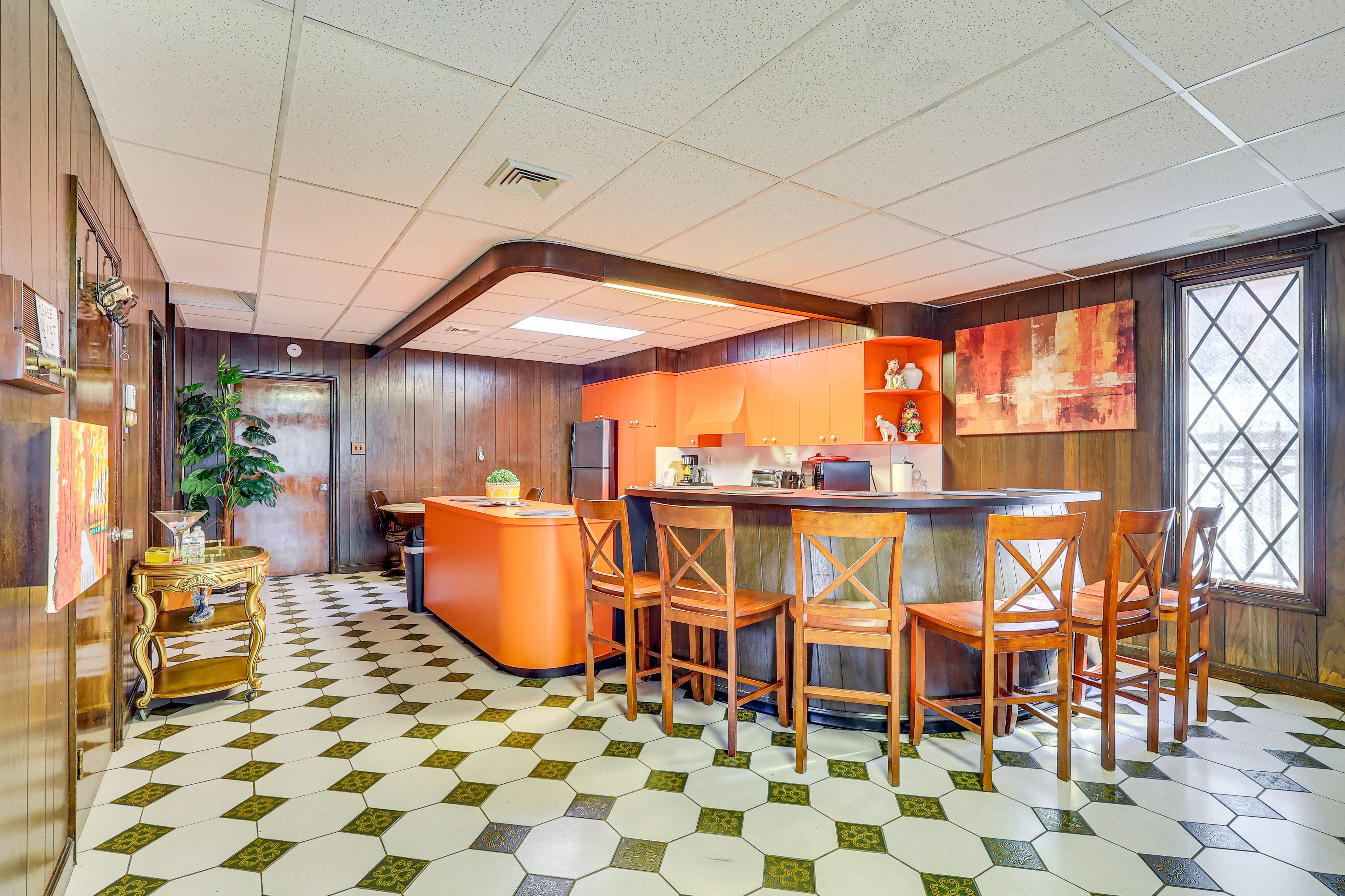 Kitchen & Bar | Free WiFi | Single-Story Unit