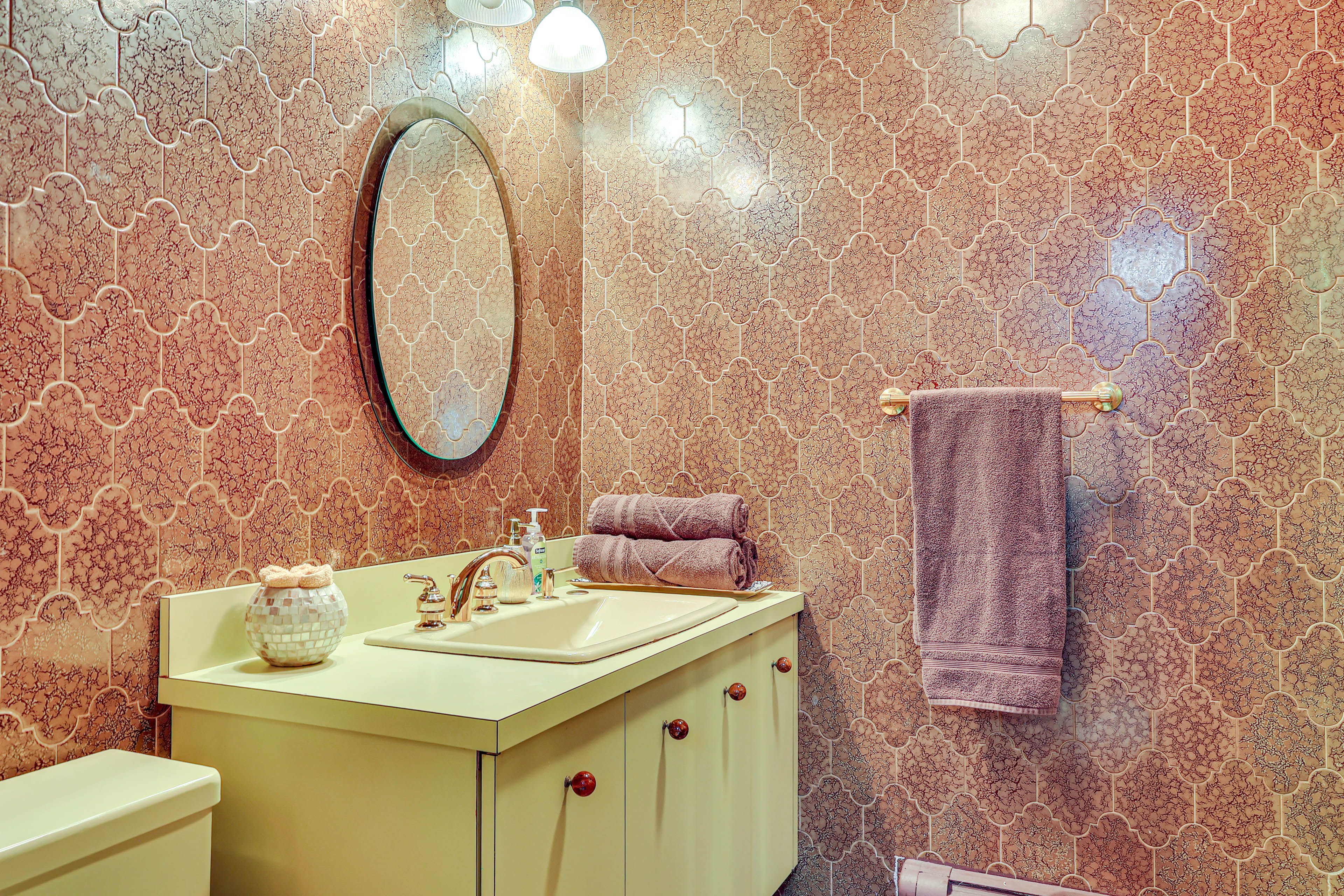 Full Bathroom | Towels & Linens Provided