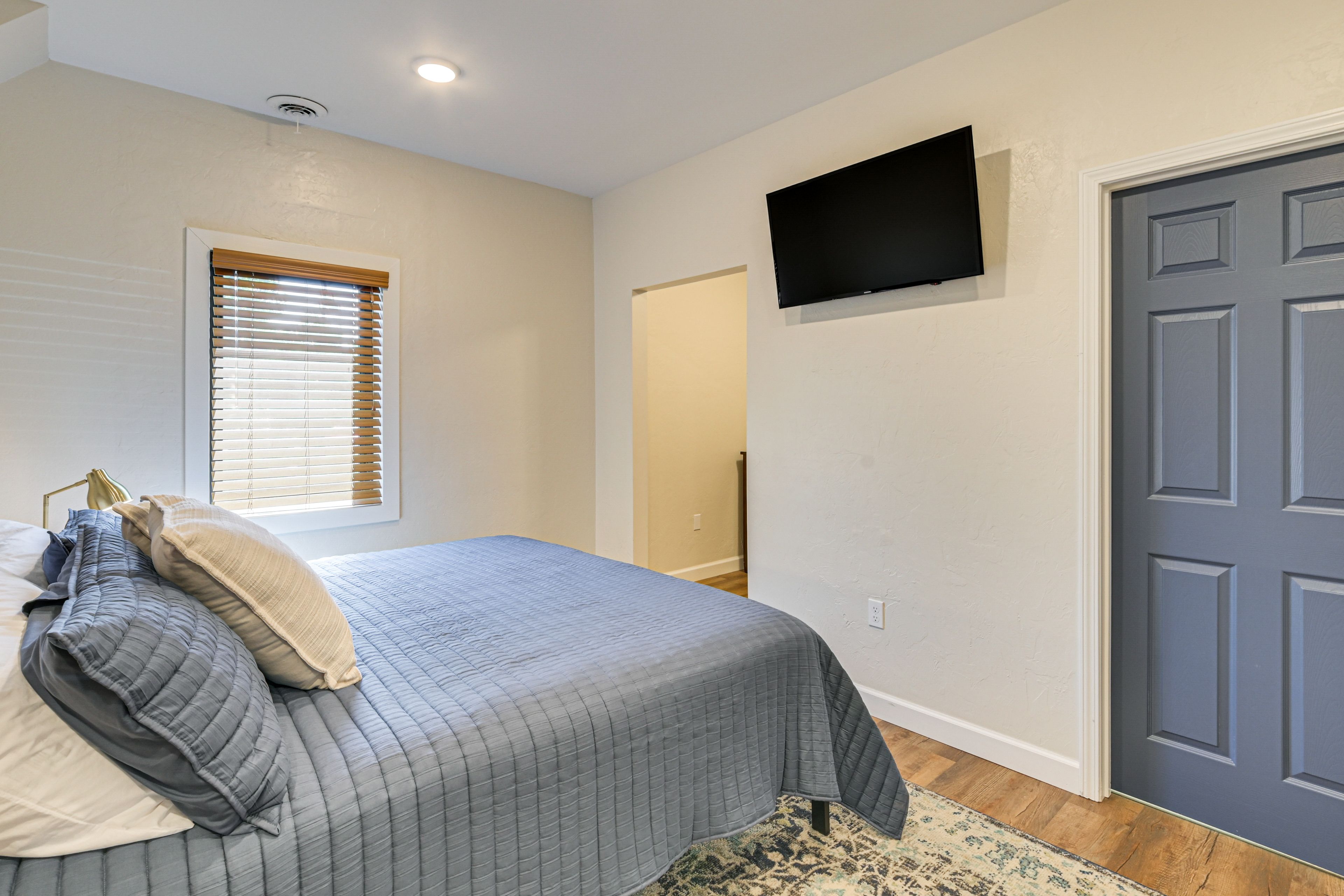 Bedroom 1 | King Bed