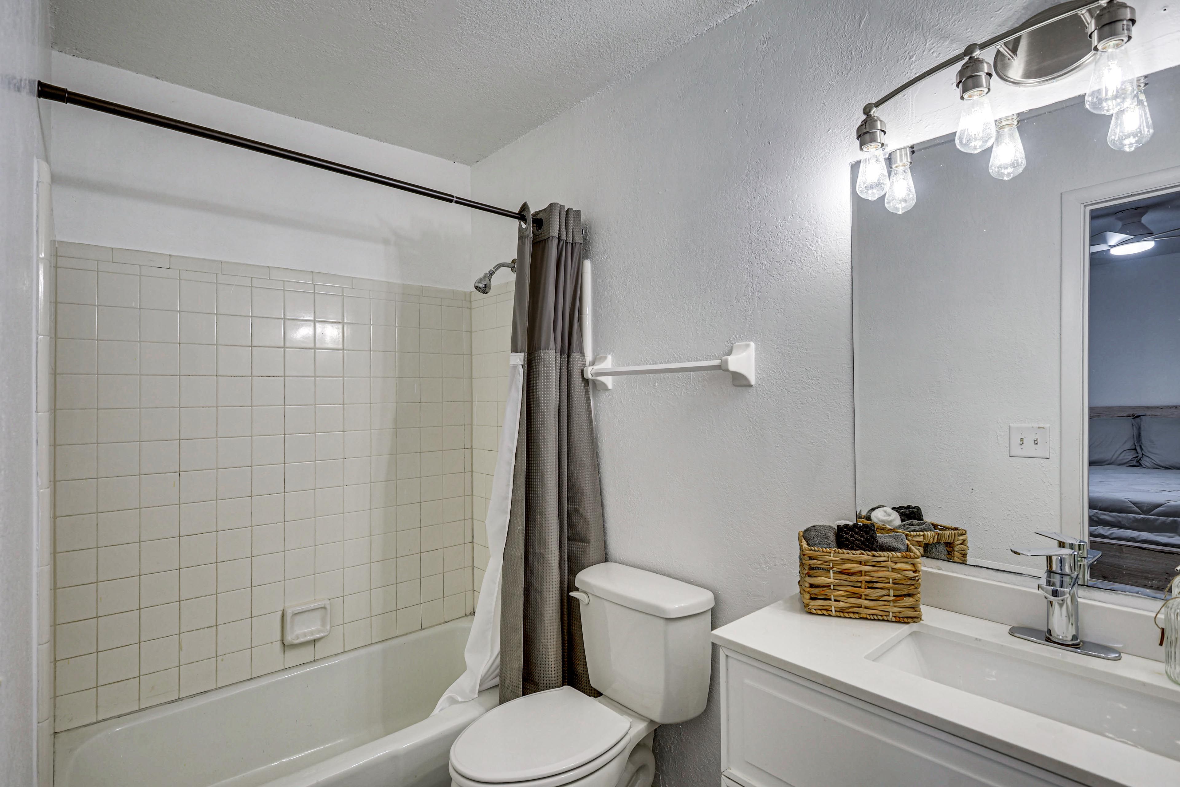 Full Bathroom | 2nd Floor