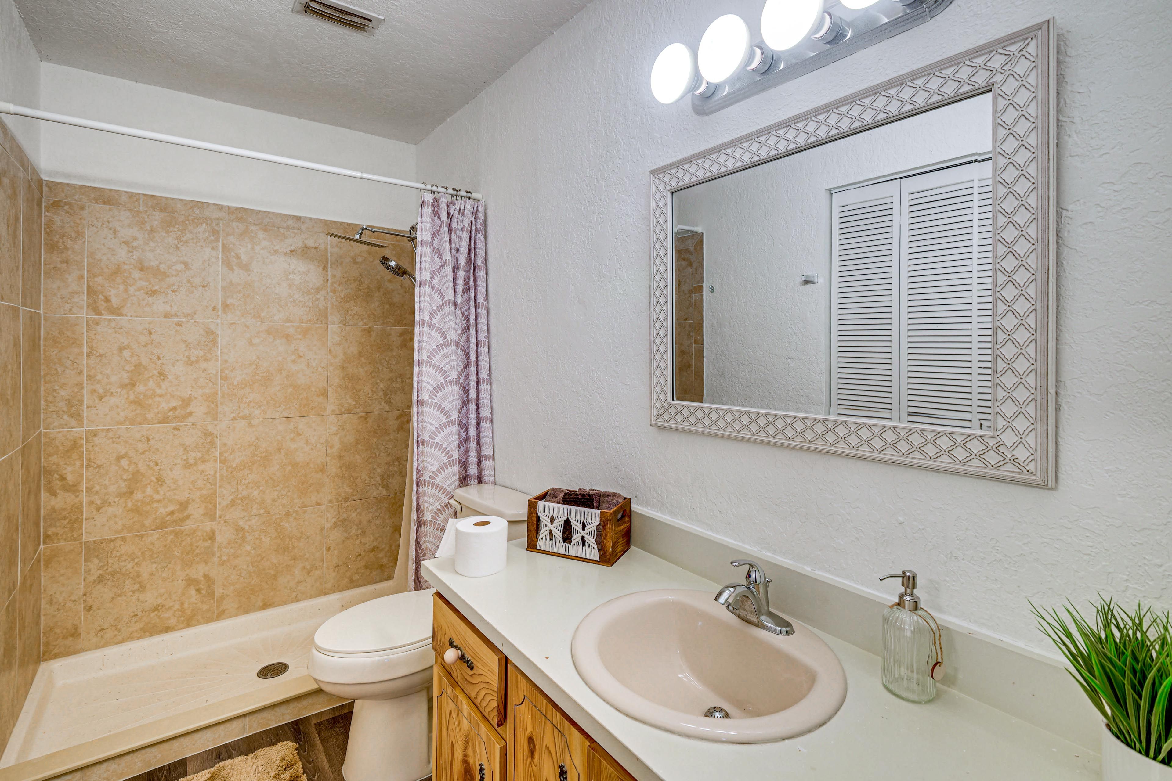 Full Bathroom | 2nd Floor