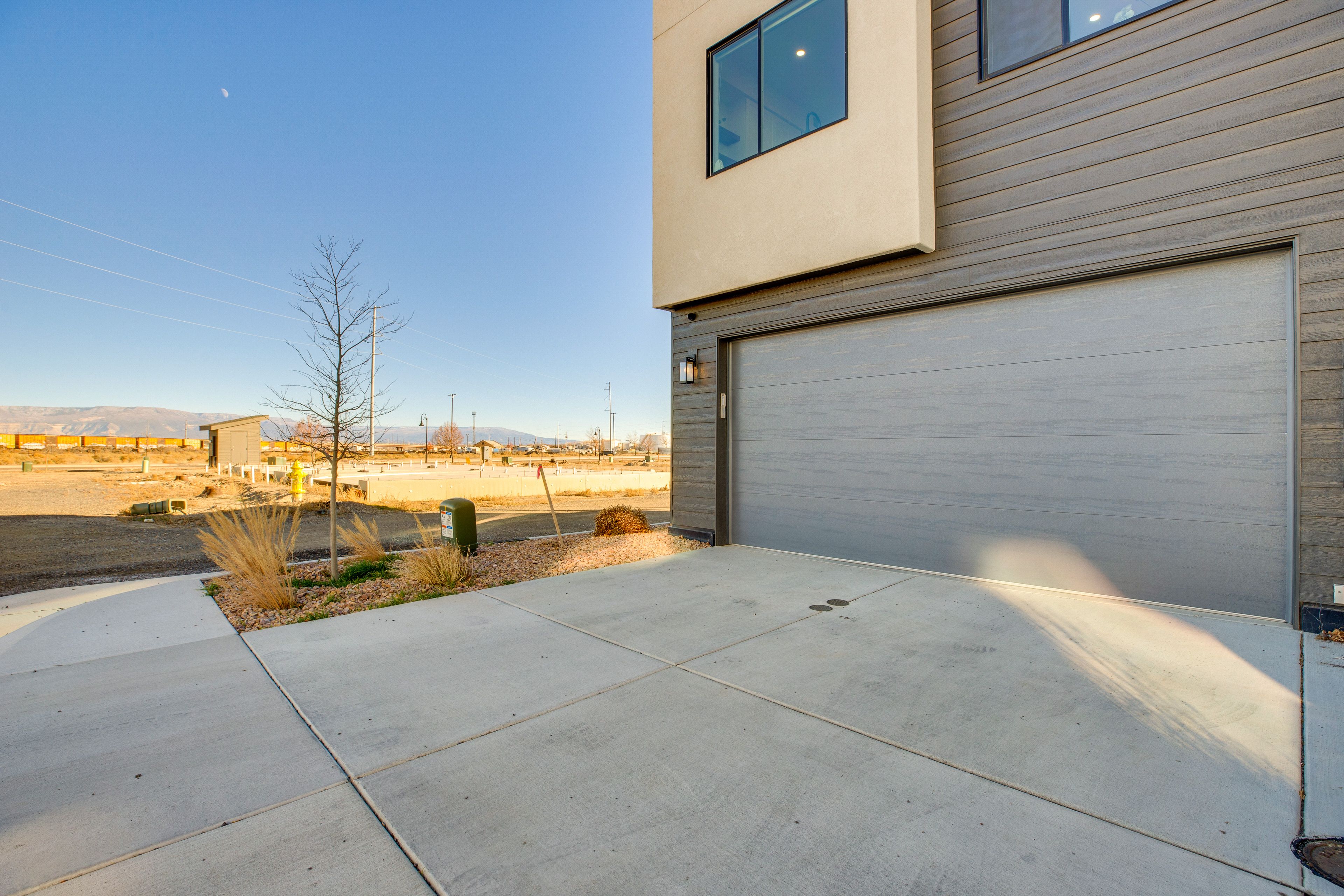 Parking | Garage (2 Vehicles) | Driveway (2 Vehicles)