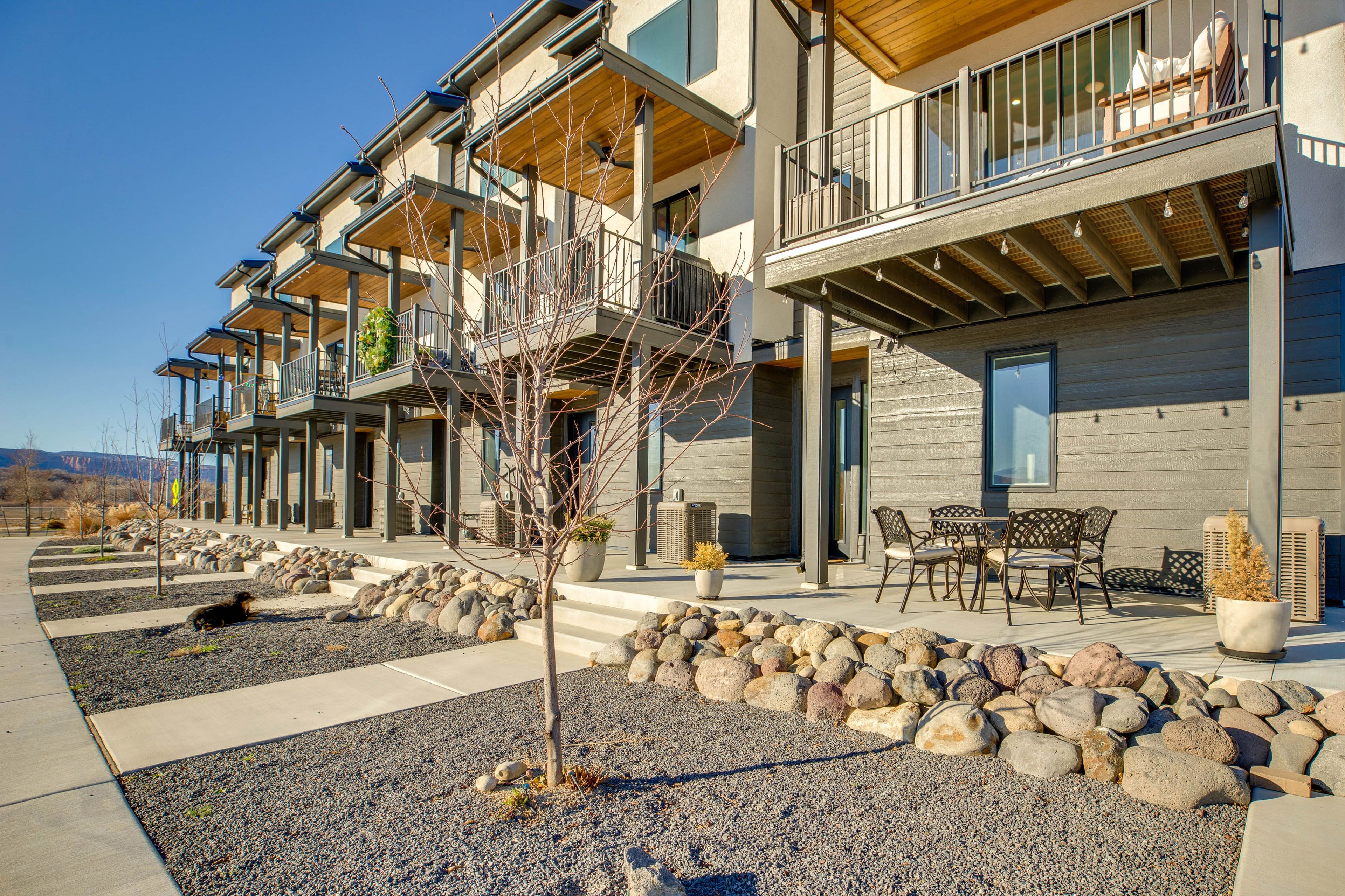 Front Patio | Outdoor Dining Set