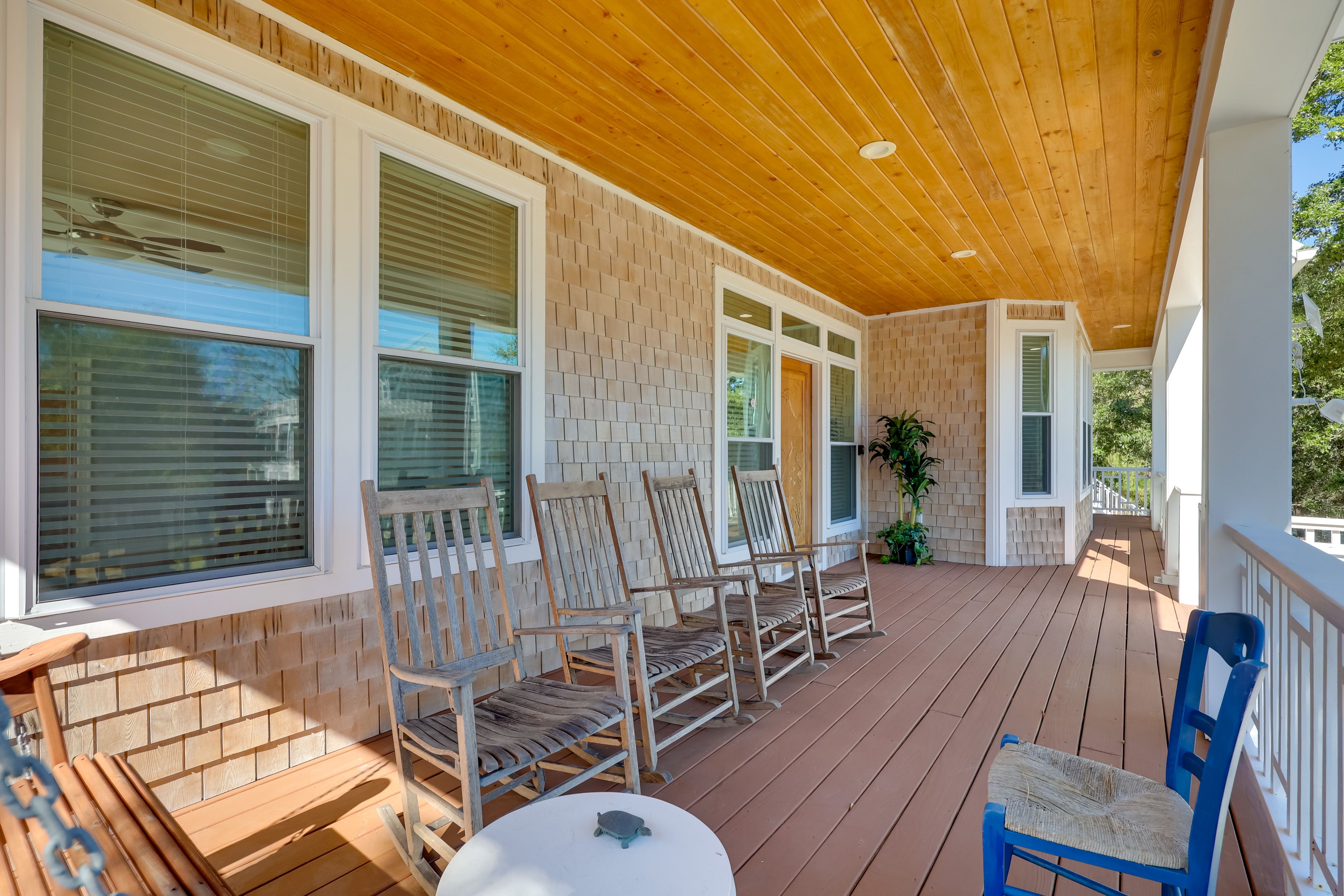 Private Deck | Self Check-In | 1 Mi to Boarwalk