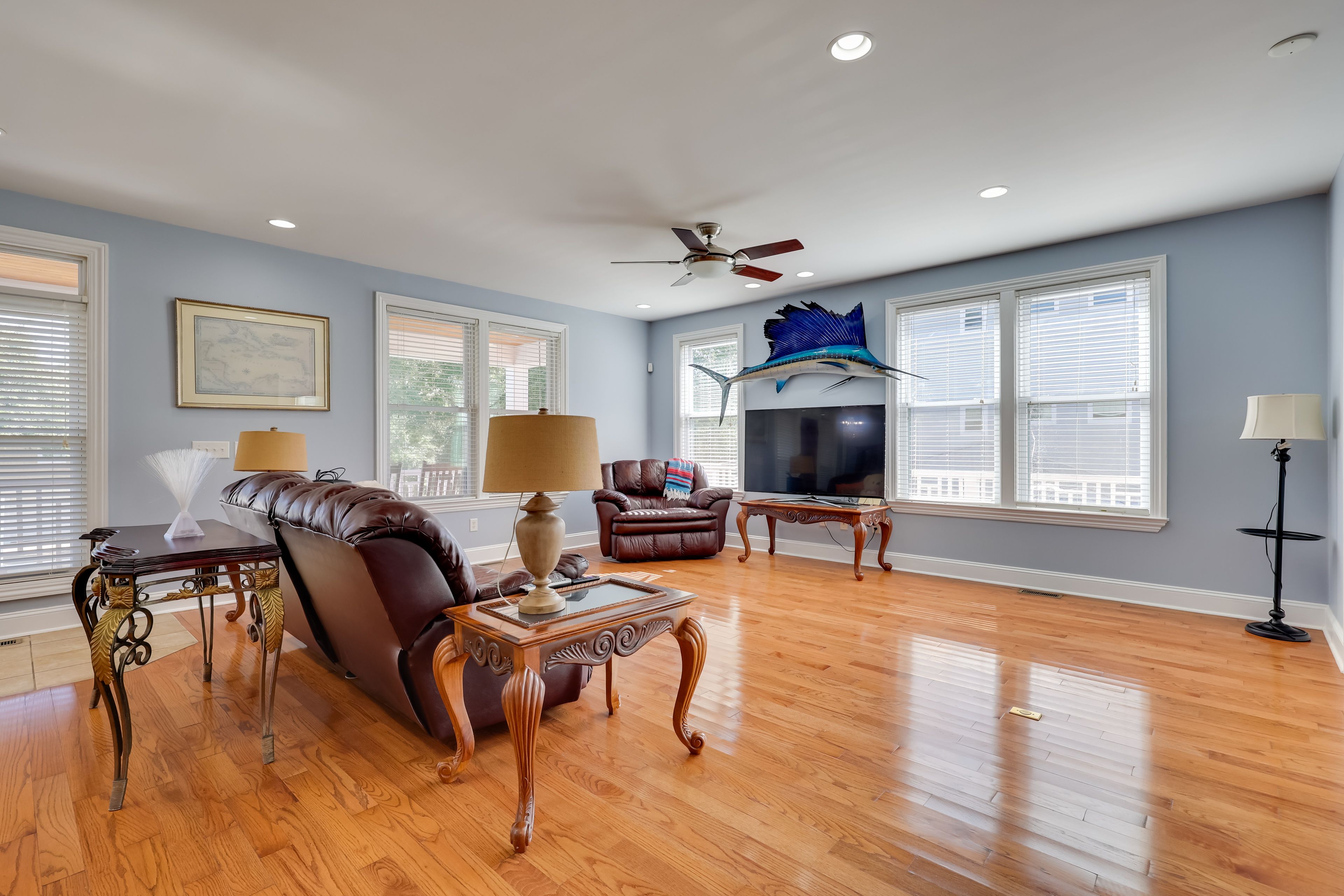 Living Room | Central A/C | Free WiFi | Smart TV