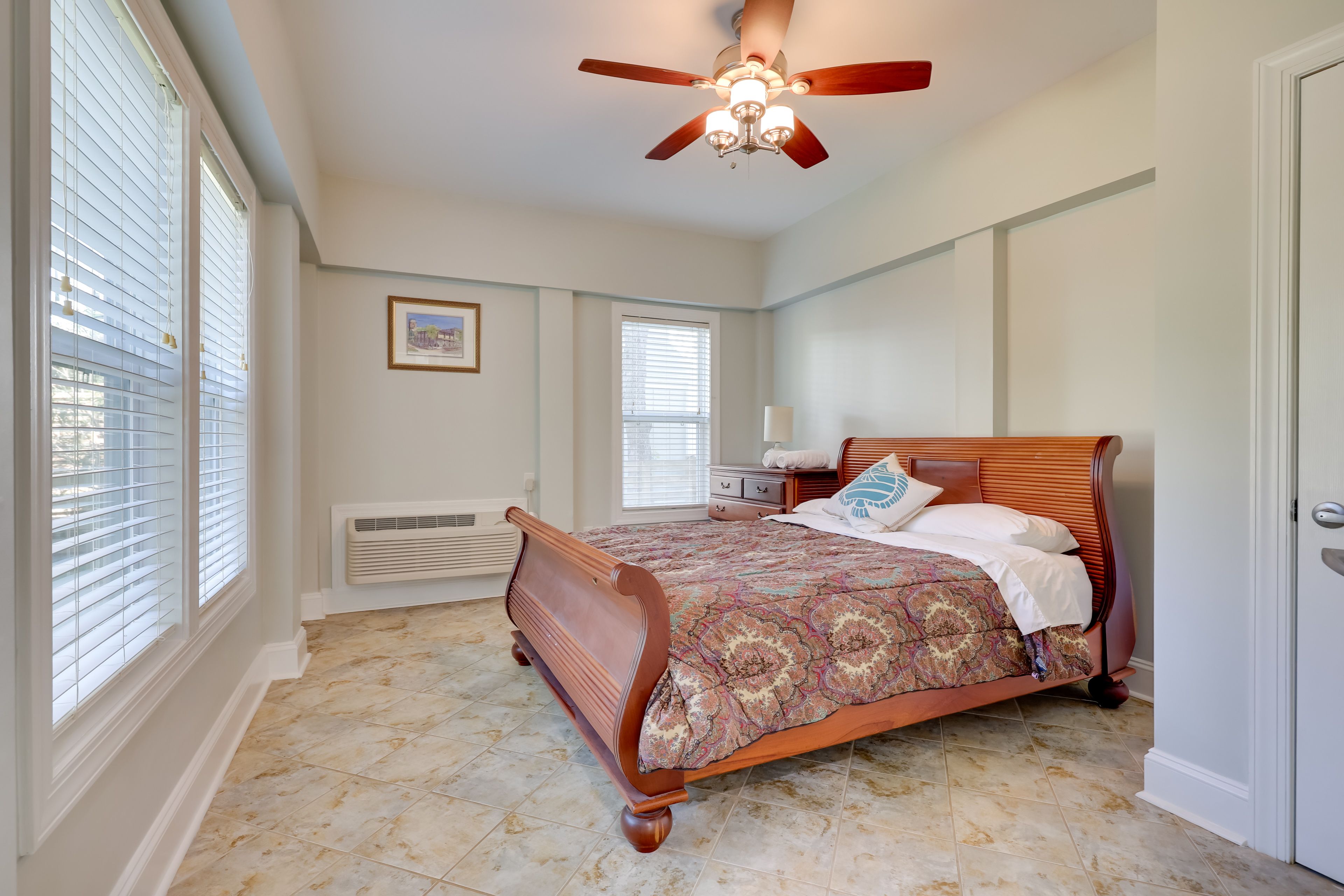 Bedroom | Queen Bed | Linens Provided