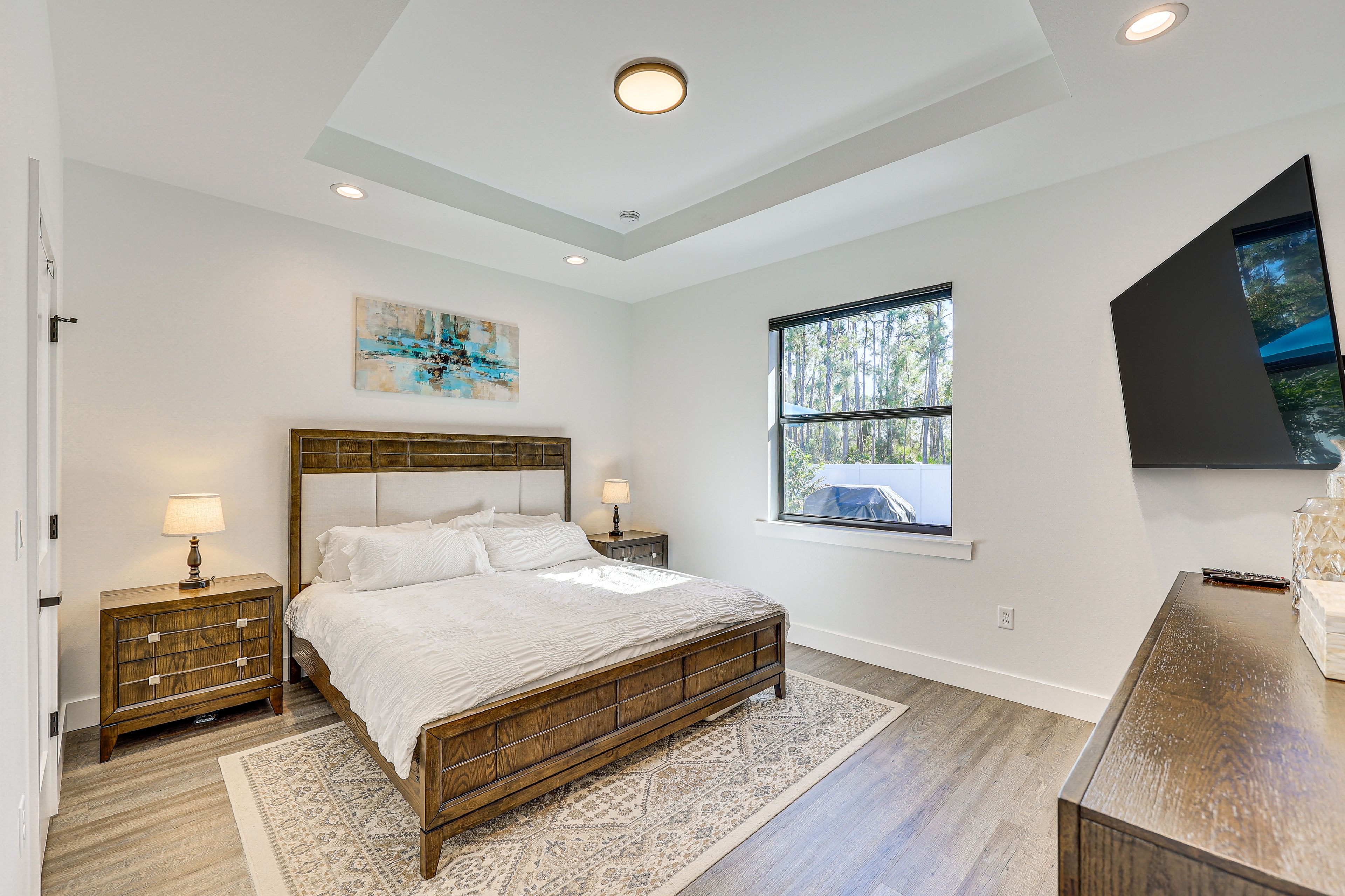 Bedroom 1 | King Bed | Smart TV | En-Suite Bathroom