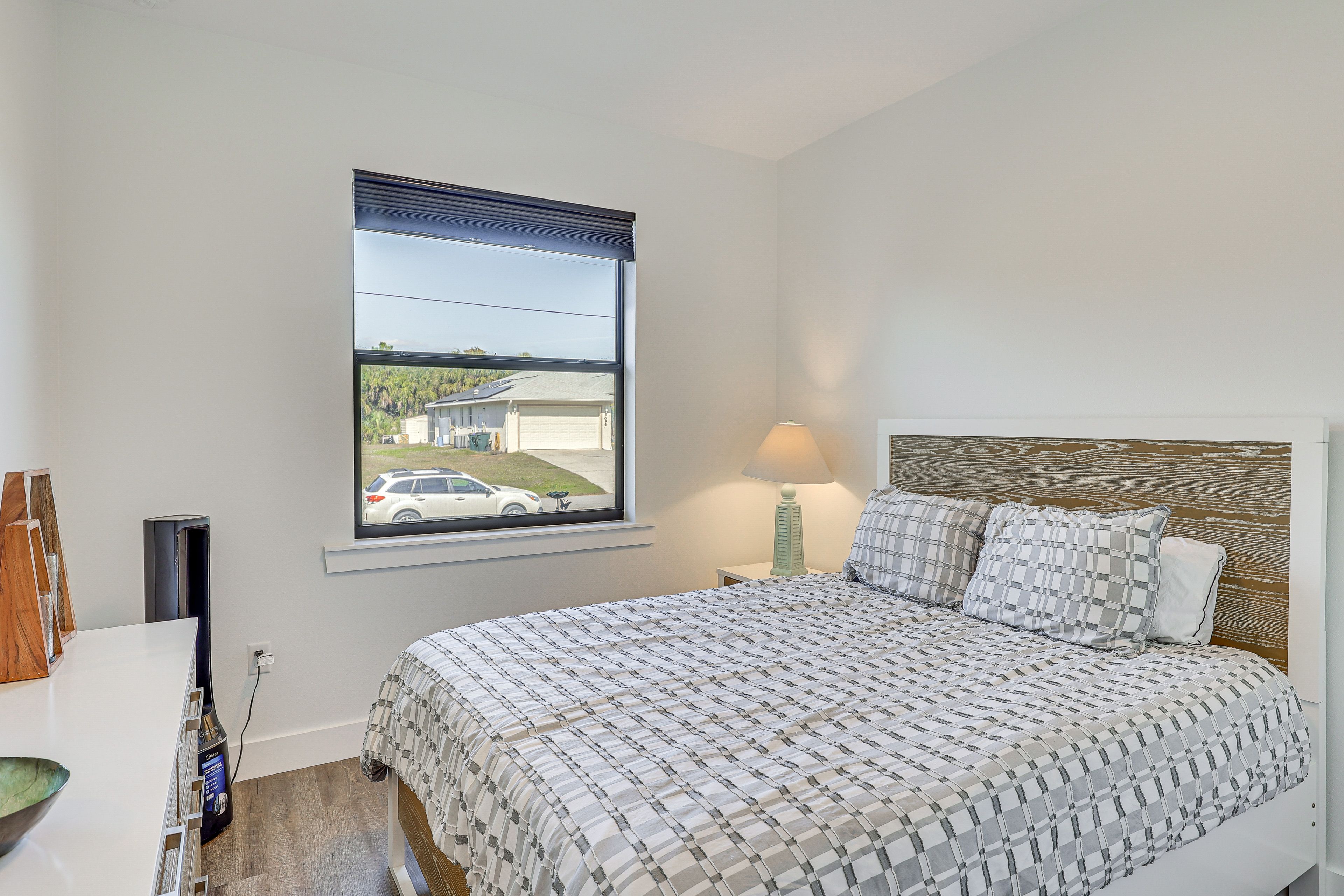 Bedroom 2 | Queen Bed