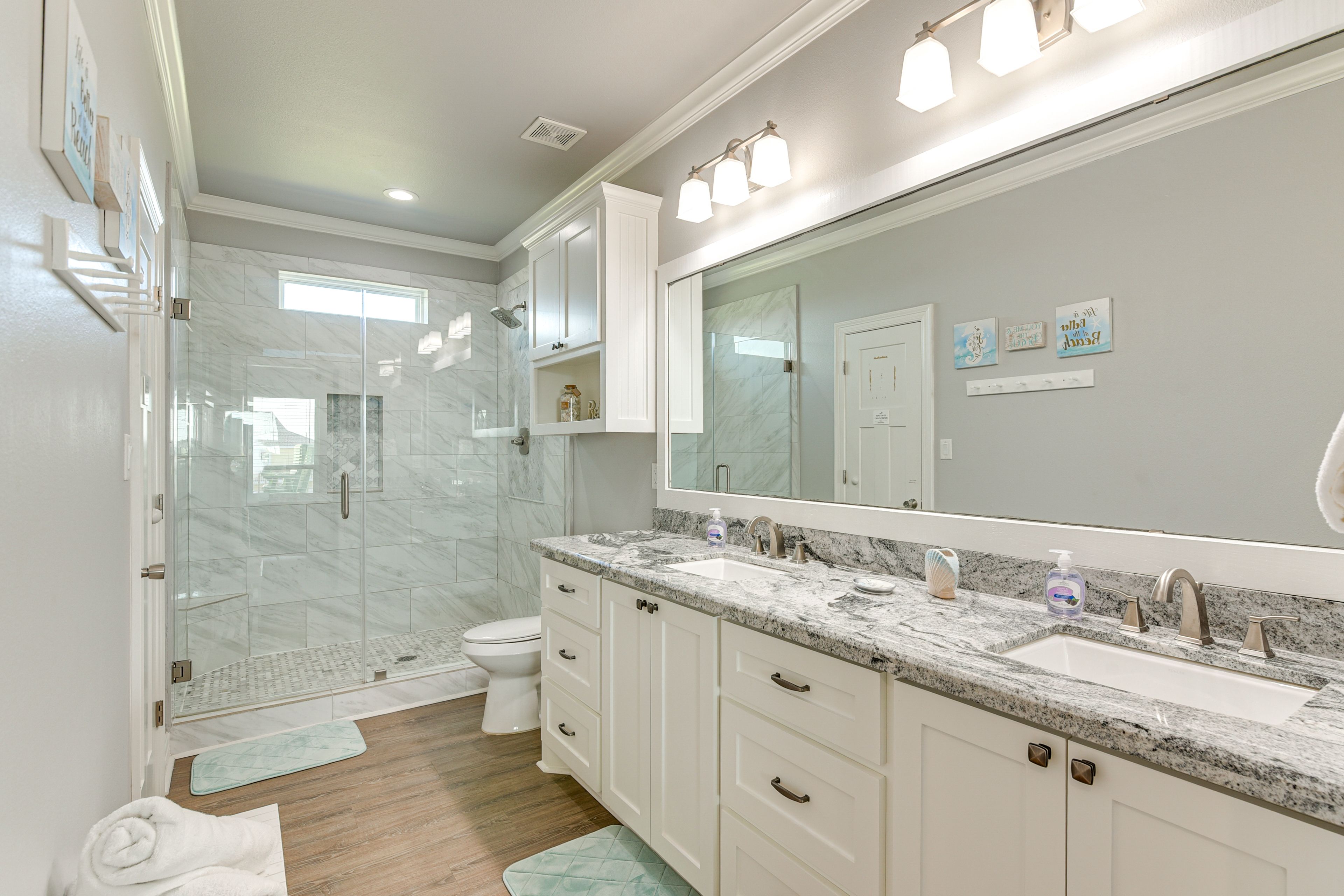 En-Suite Bathroom | Towels Provided