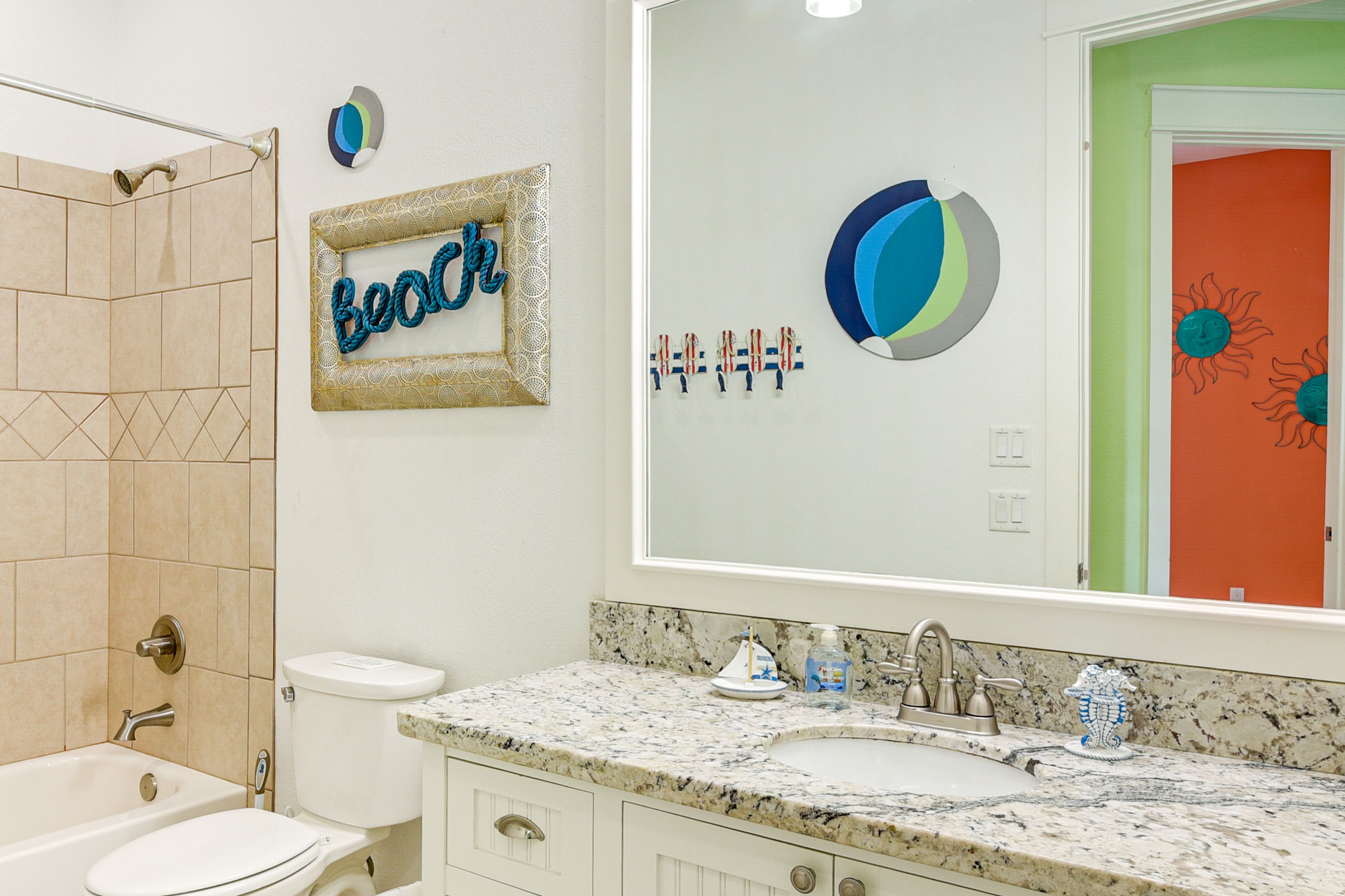 Full Bathroom | Complimentary Toiletries | Hair Dryer