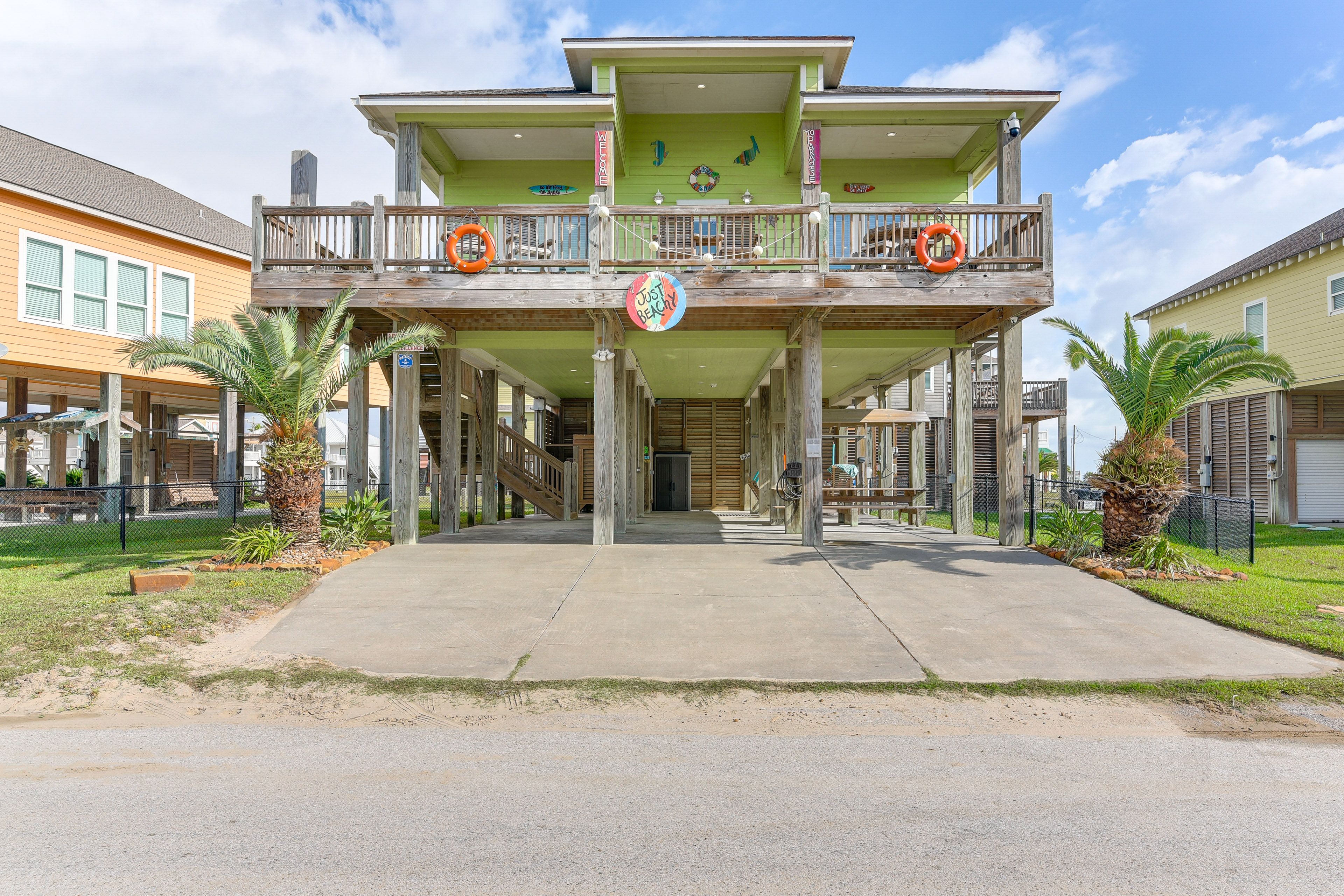 Parking | Driveway (4 Vehicles) | EV Charger On-Site