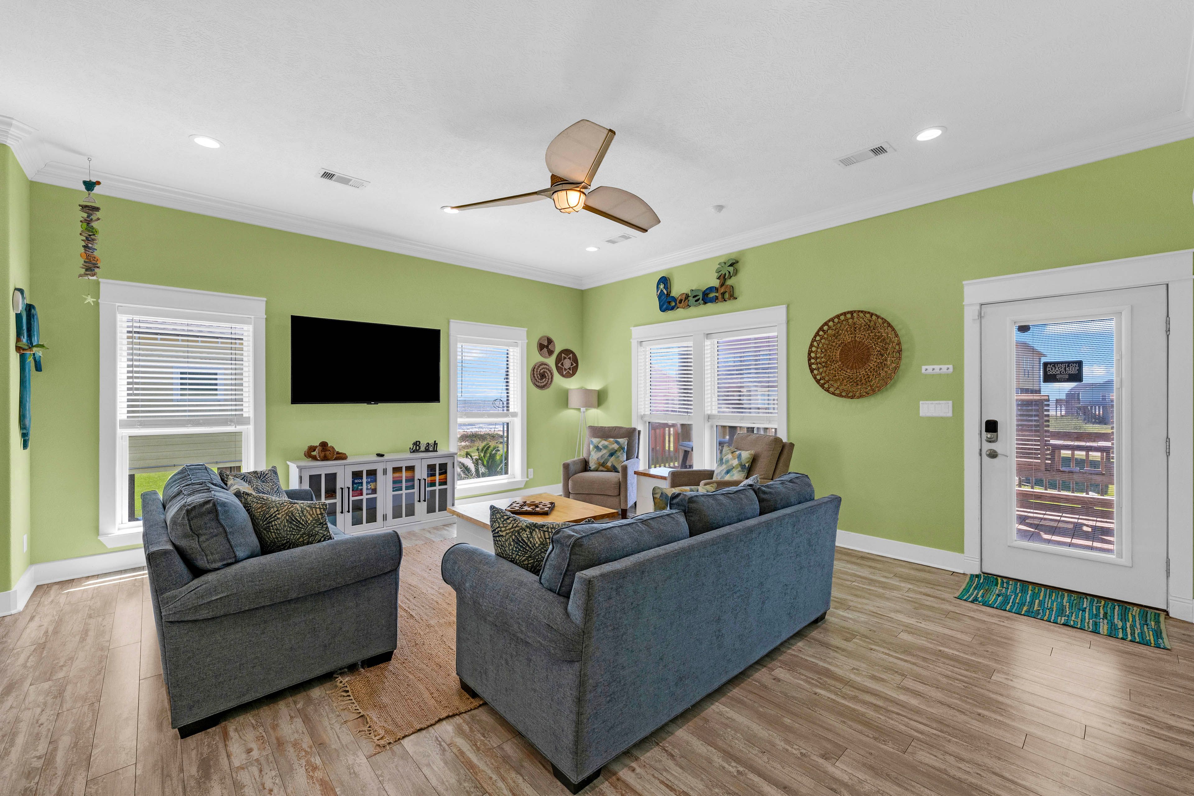 Living Room | Smart TV | Free WiFi | Board Games