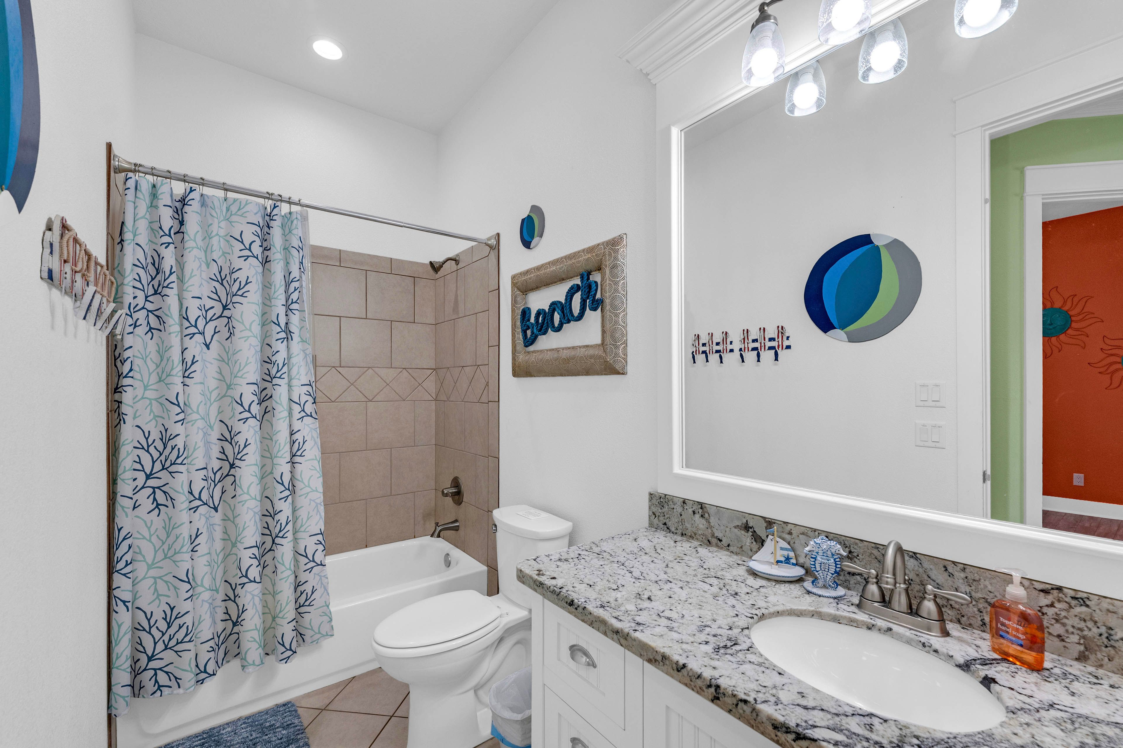 Full Bathroom | Complimentary Toiletries | Hair Dryer