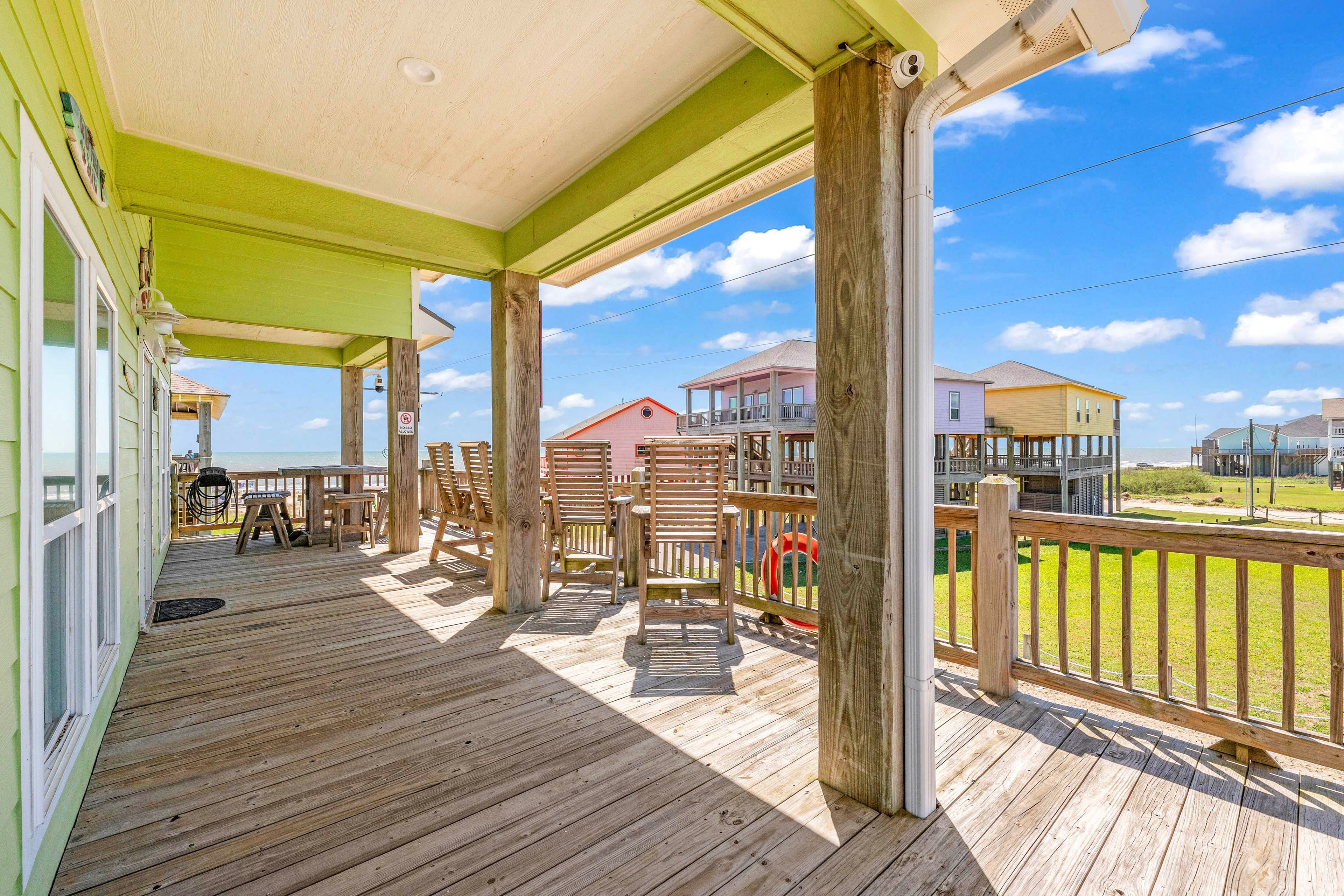 Deck | Walk to Beach