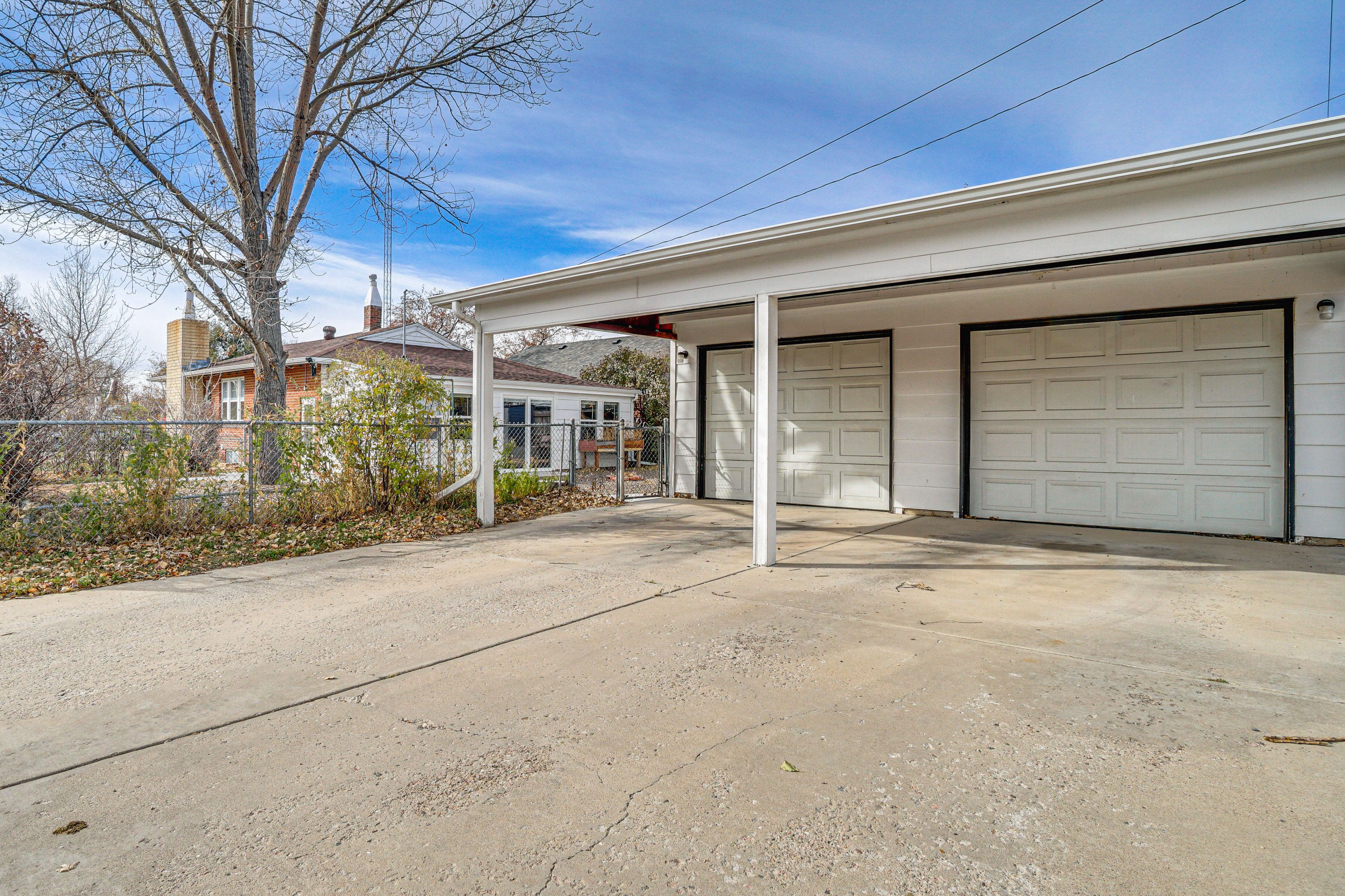 Parking | Driveway (1 Vehicle) | Trailer & Street Parking