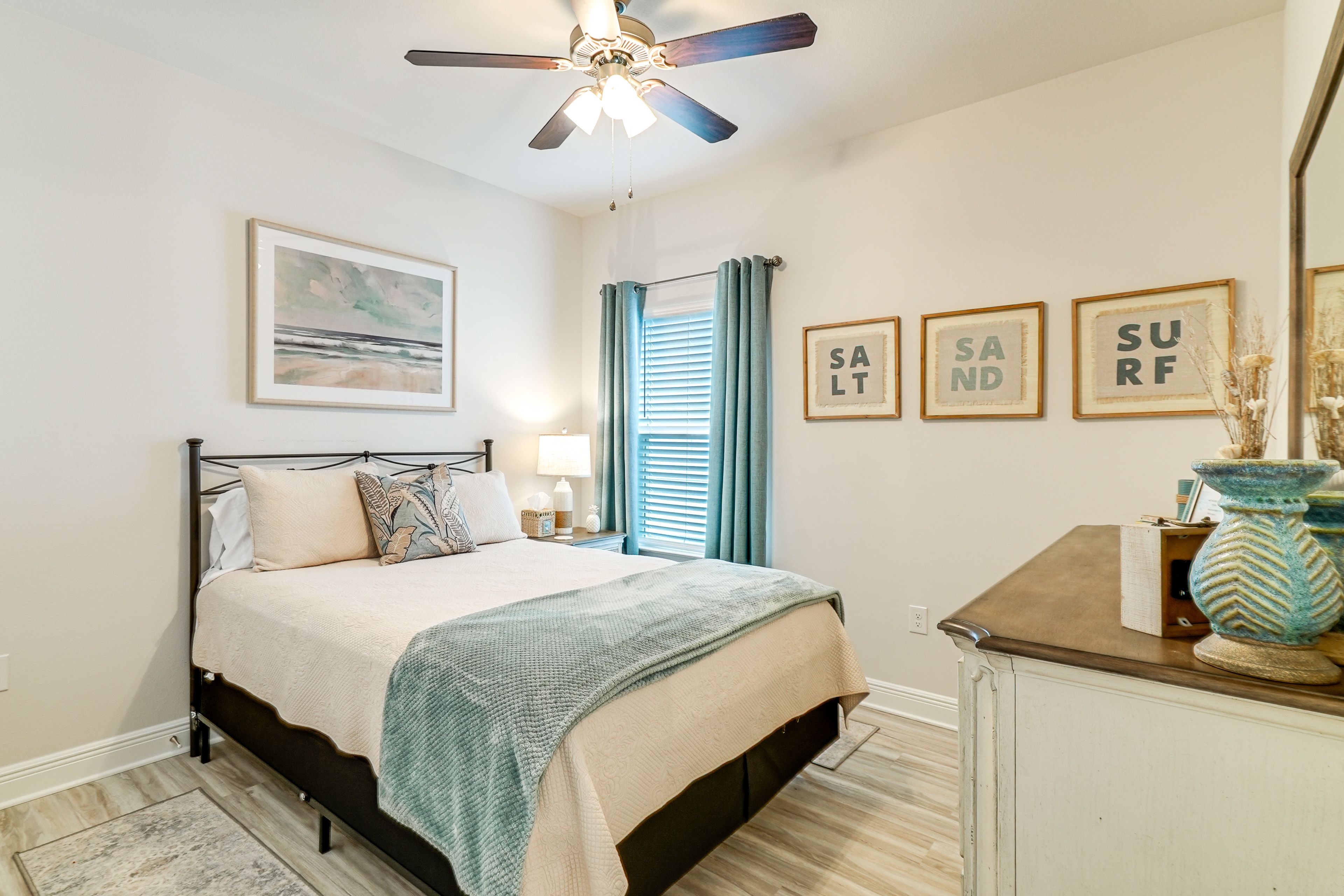 Bedroom 3 | Queen Bed