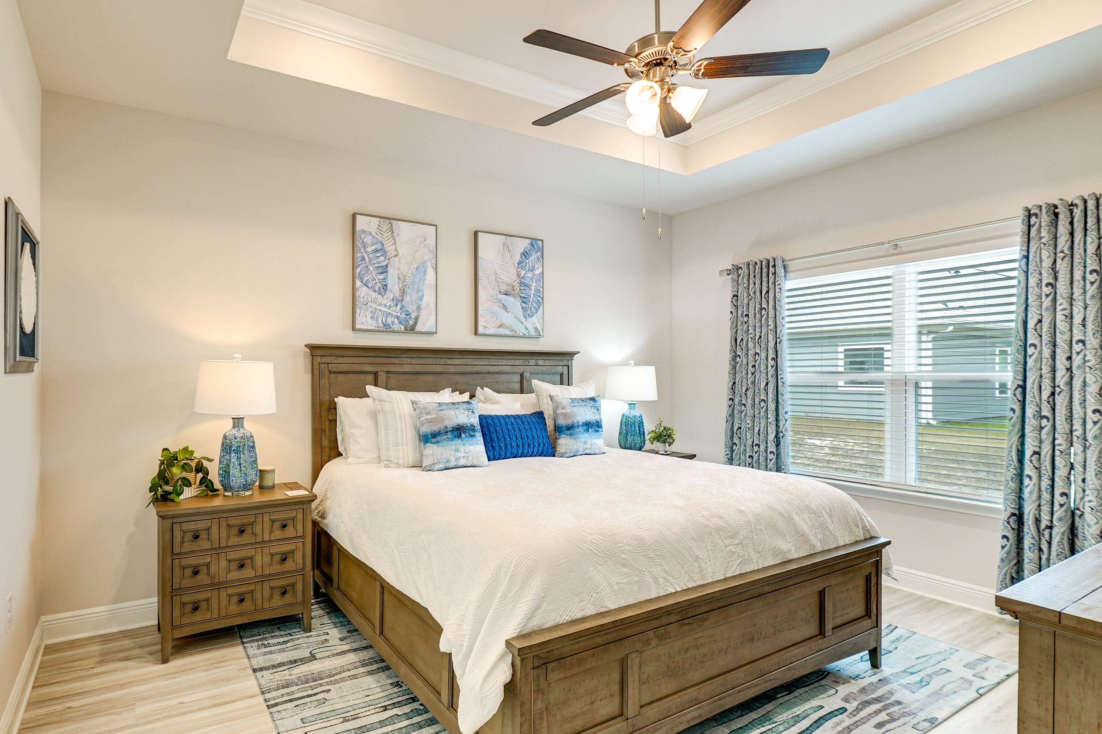 Bedroom 1 | King Bed