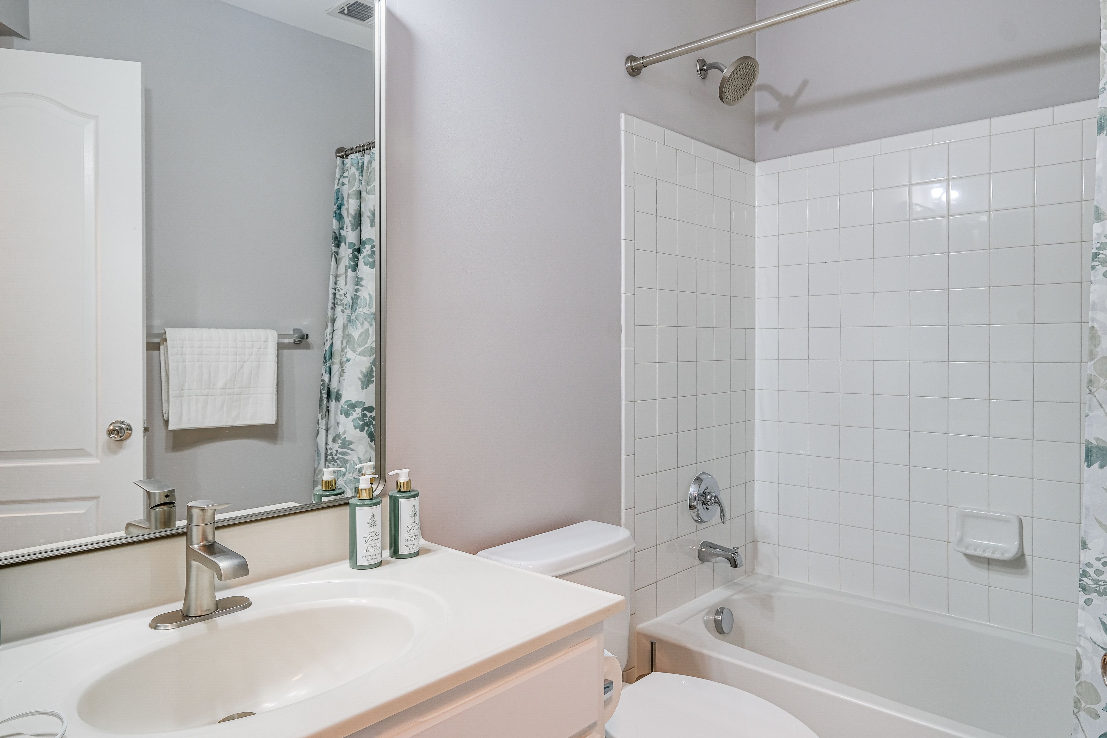 Bathroom | Upper Floor