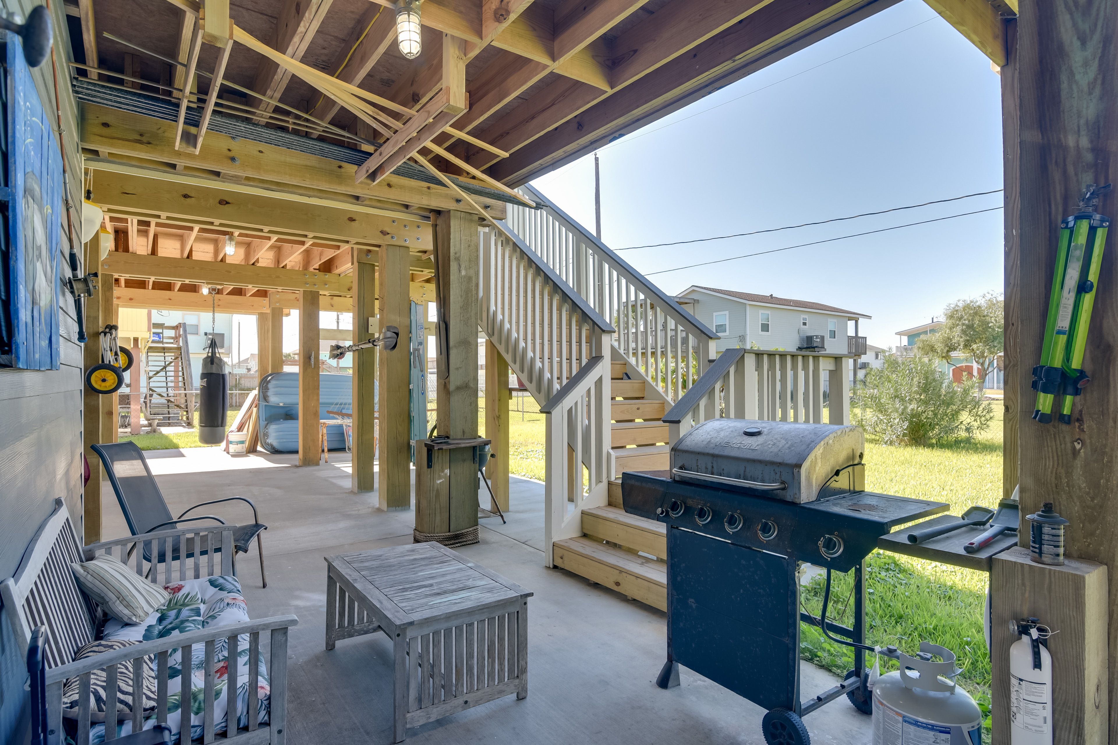 Shared Grill | Lounge Seating