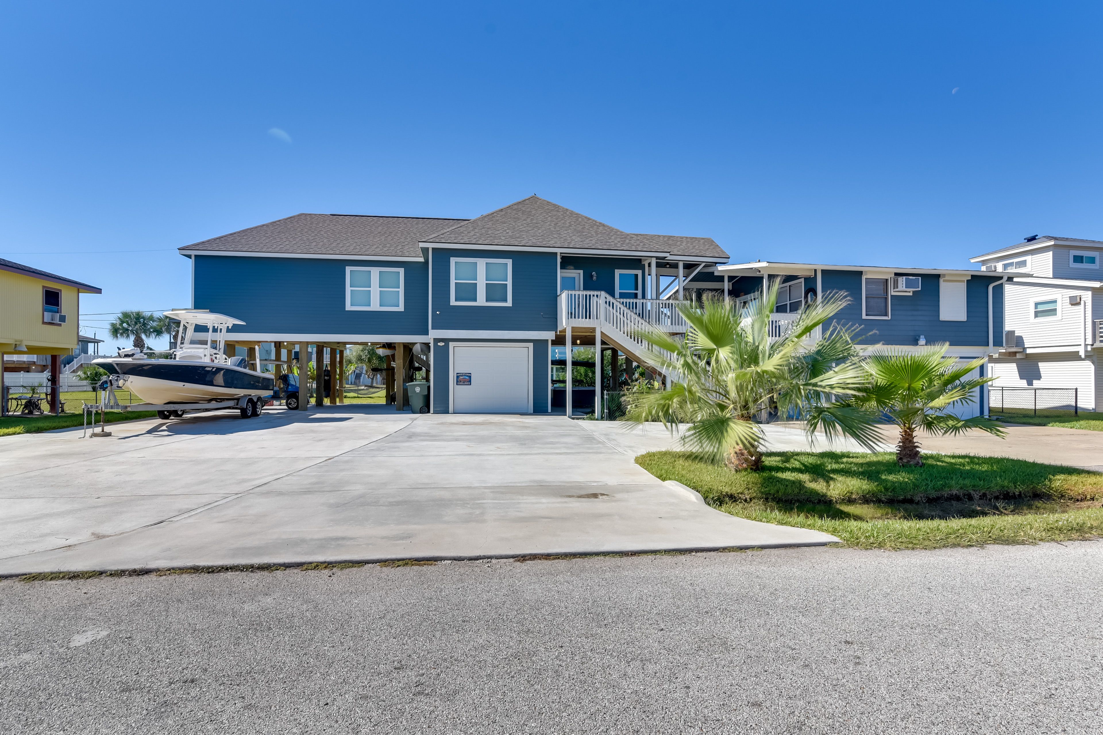 Property Exterior | Shared Driveway (2 Vehicles) | Motorboat Unavailable