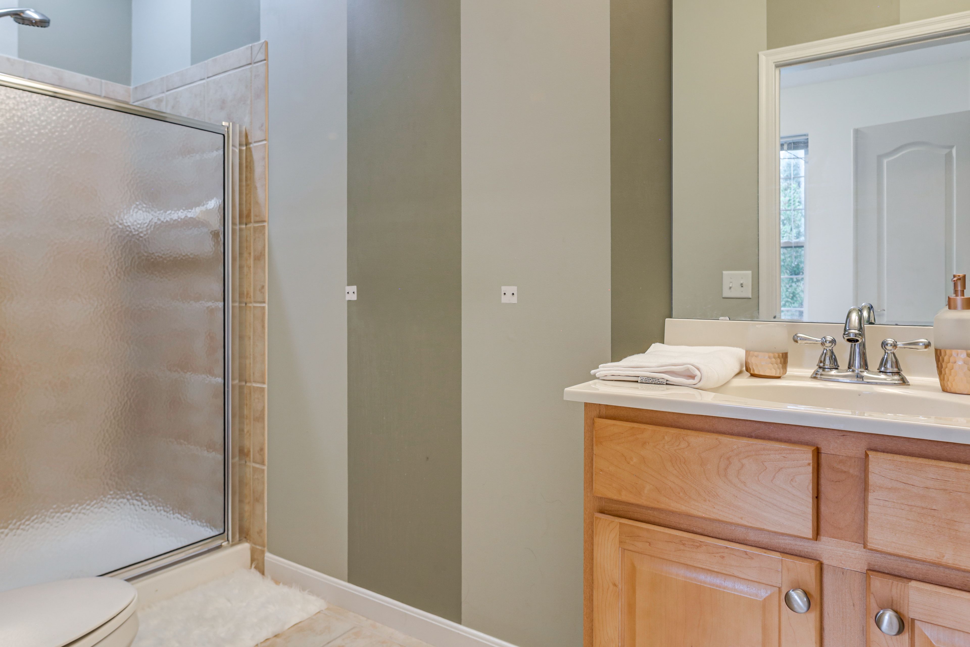 Full Bathroom | 1st Floor