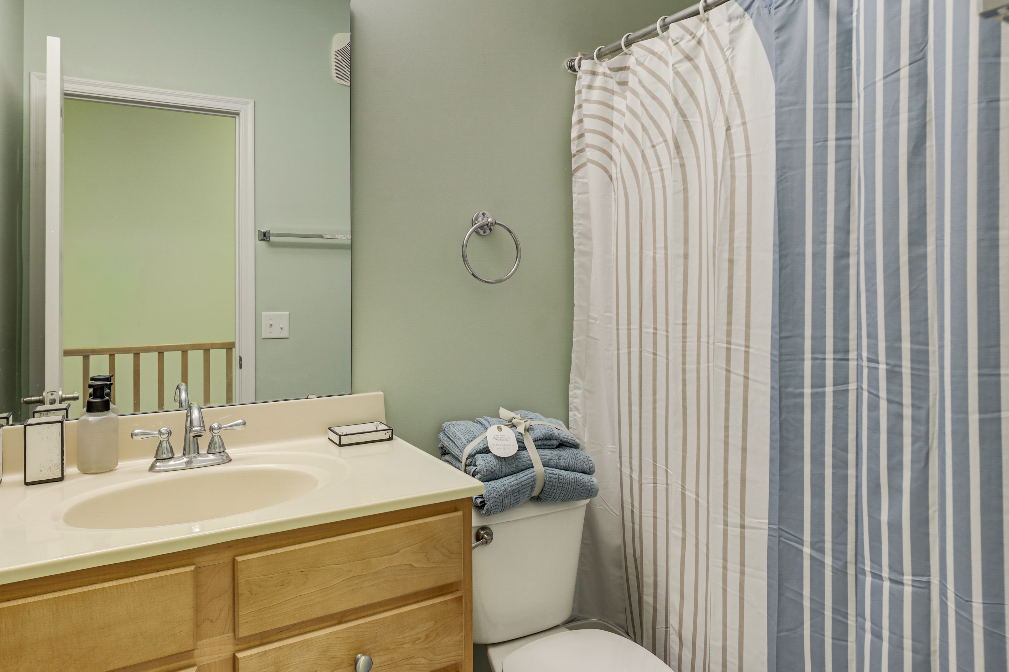 Full Bathroom | 3rd Floor