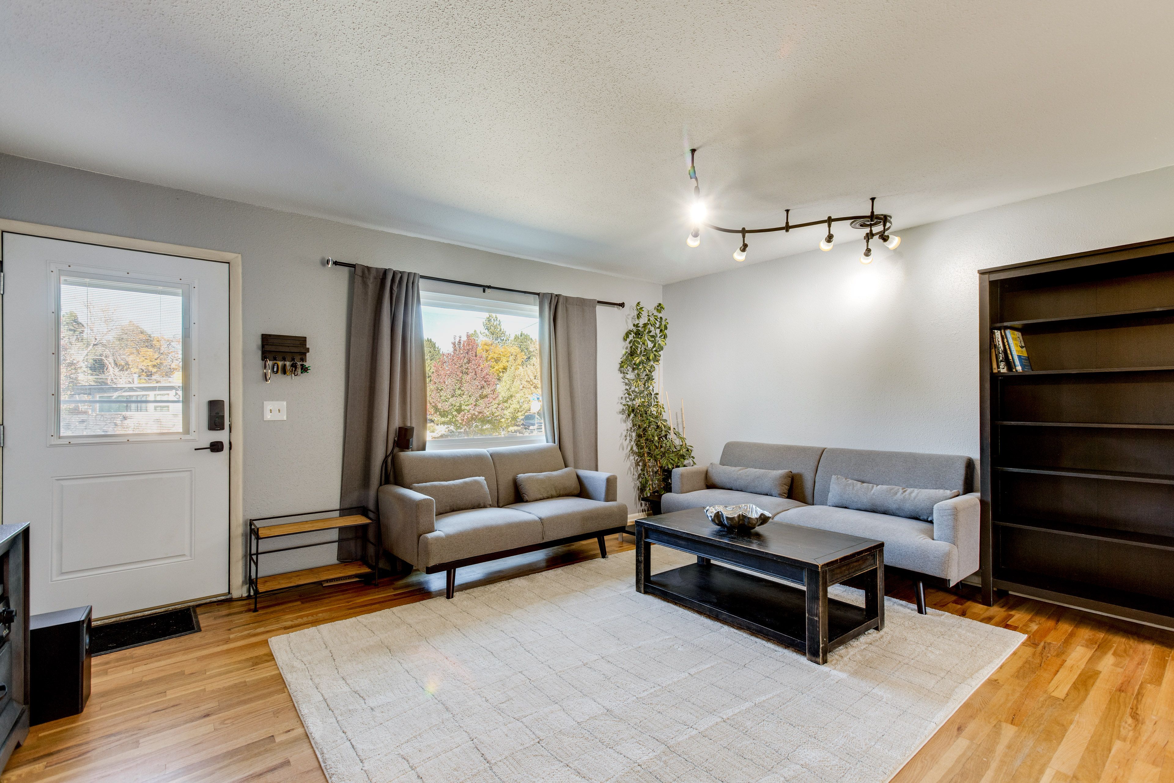 Living Room | Free WiFi | Smart TV