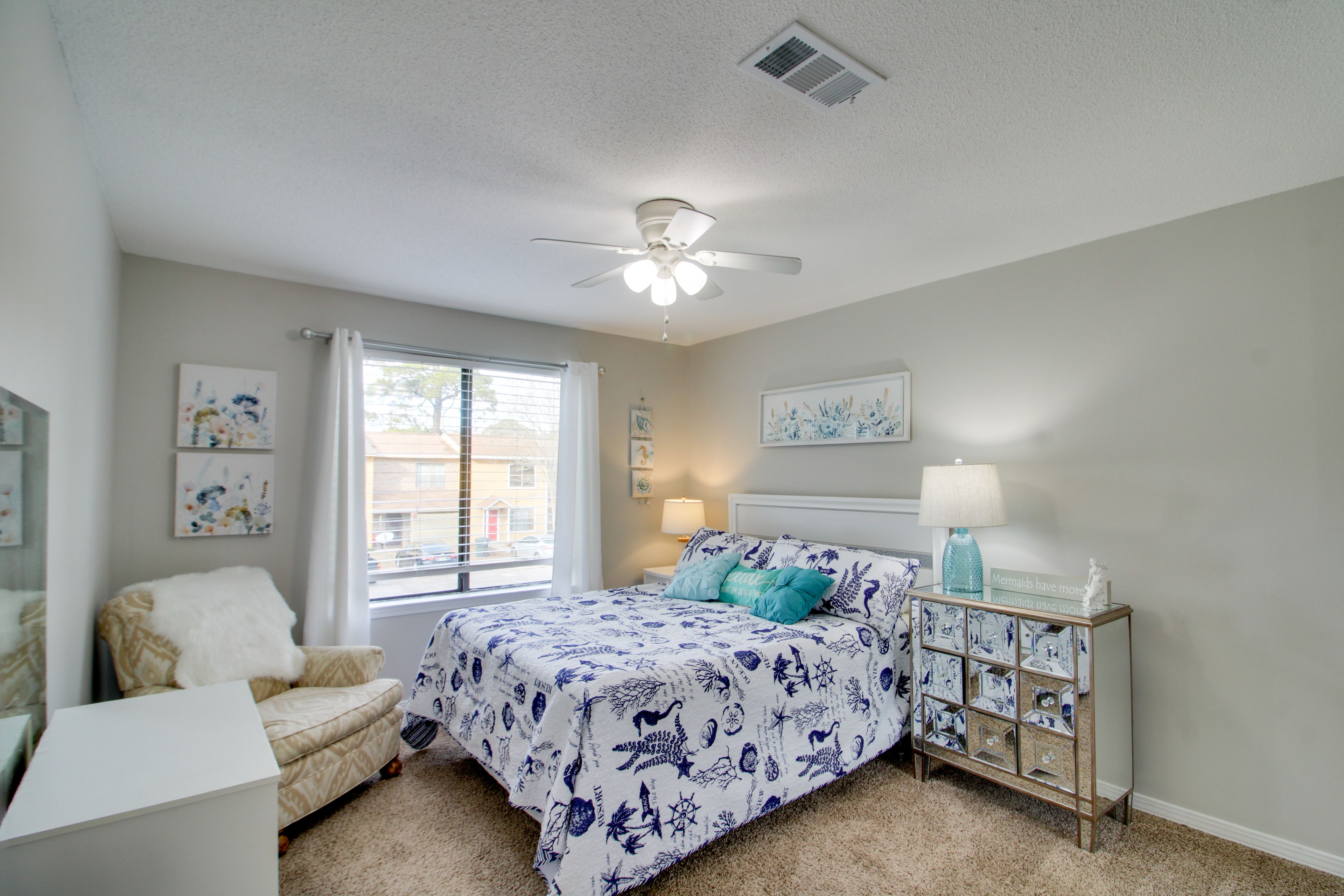 Bedroom 1 | Queen Bed