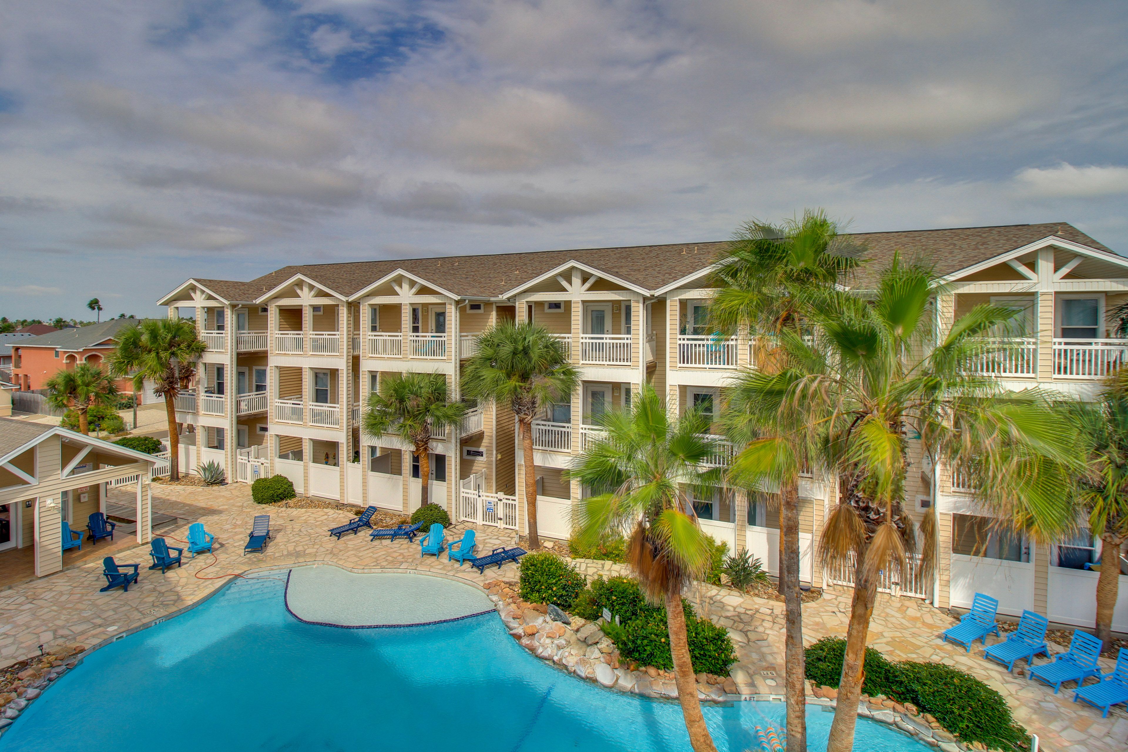 Pool Views | Breezeways of Encantada