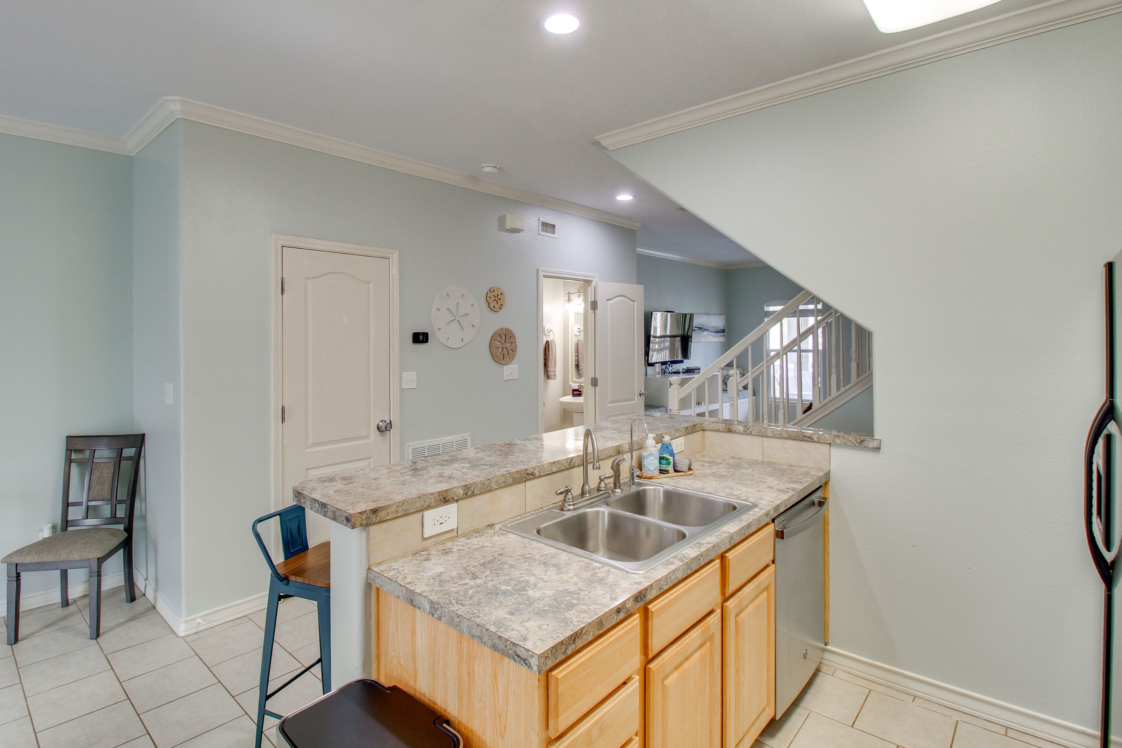 Kitchen | Breakfast Bar | 2nd Floor