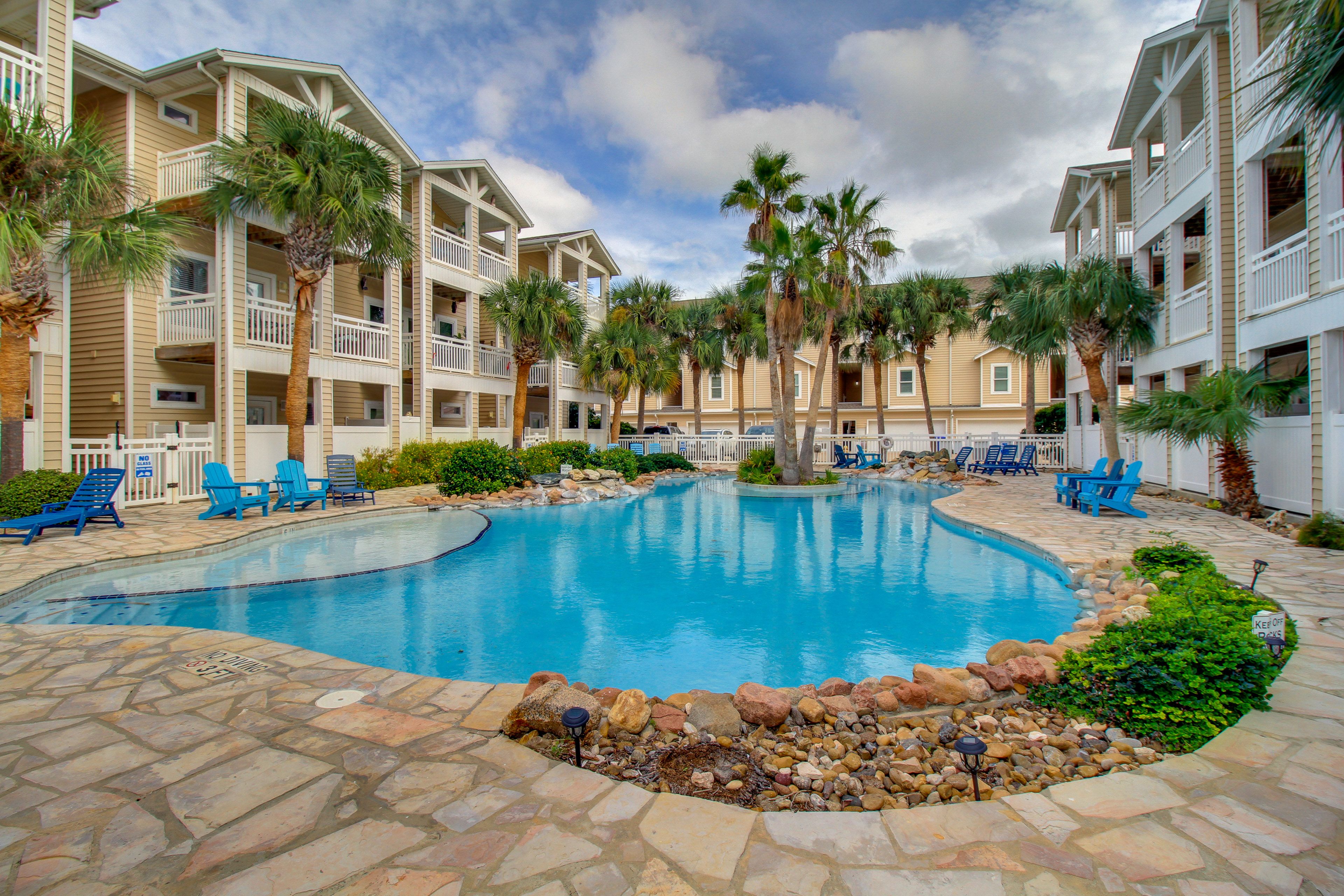 Corpus Christi Vacation Rental | 3BR | 3.5BA | Stairs Required | 1,700 Sq Ft
