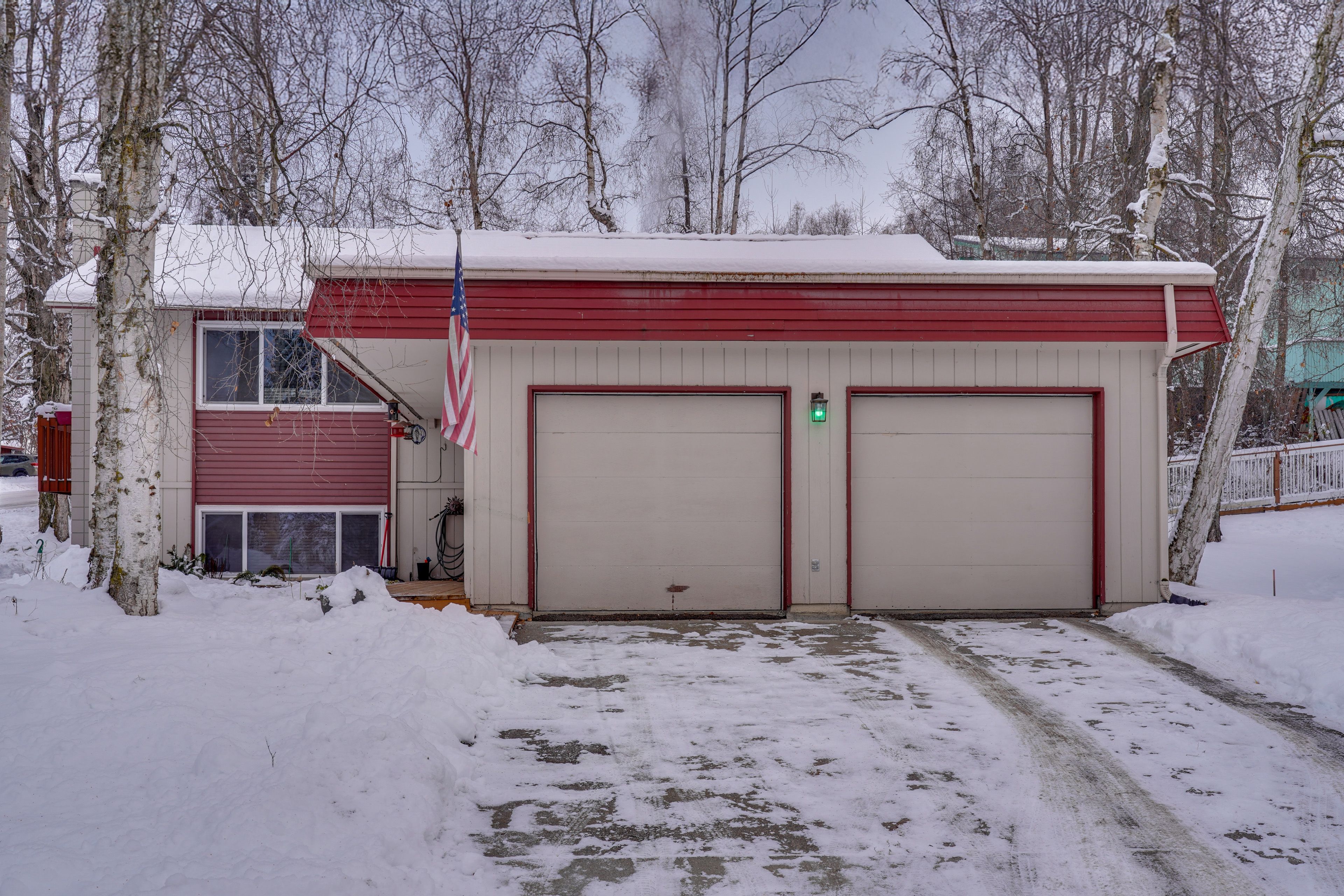 Parking | Driveway (2 Vehicles) | Heated Garage (1 Vehicle)