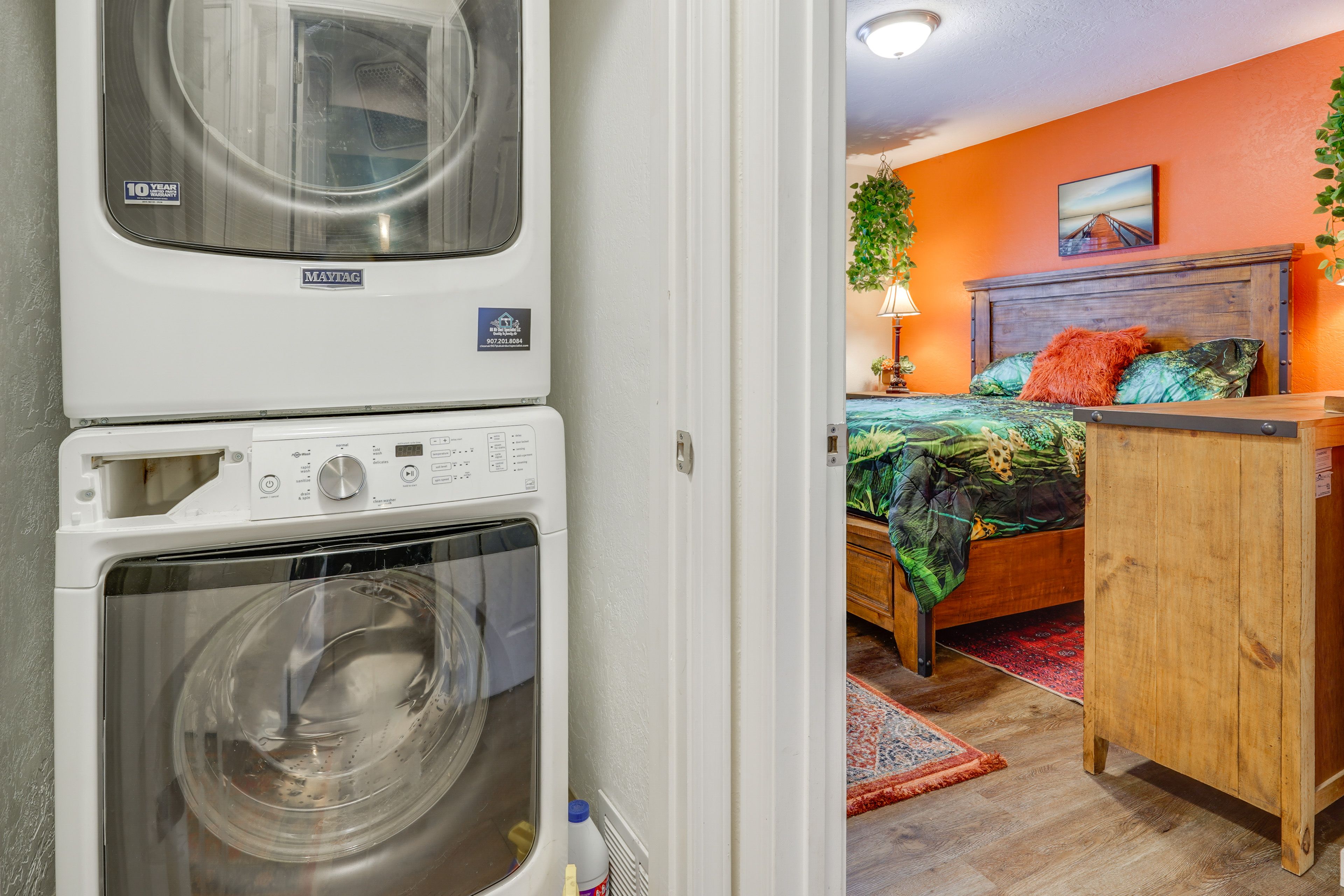 Laundry Closet | Washer & Dryer