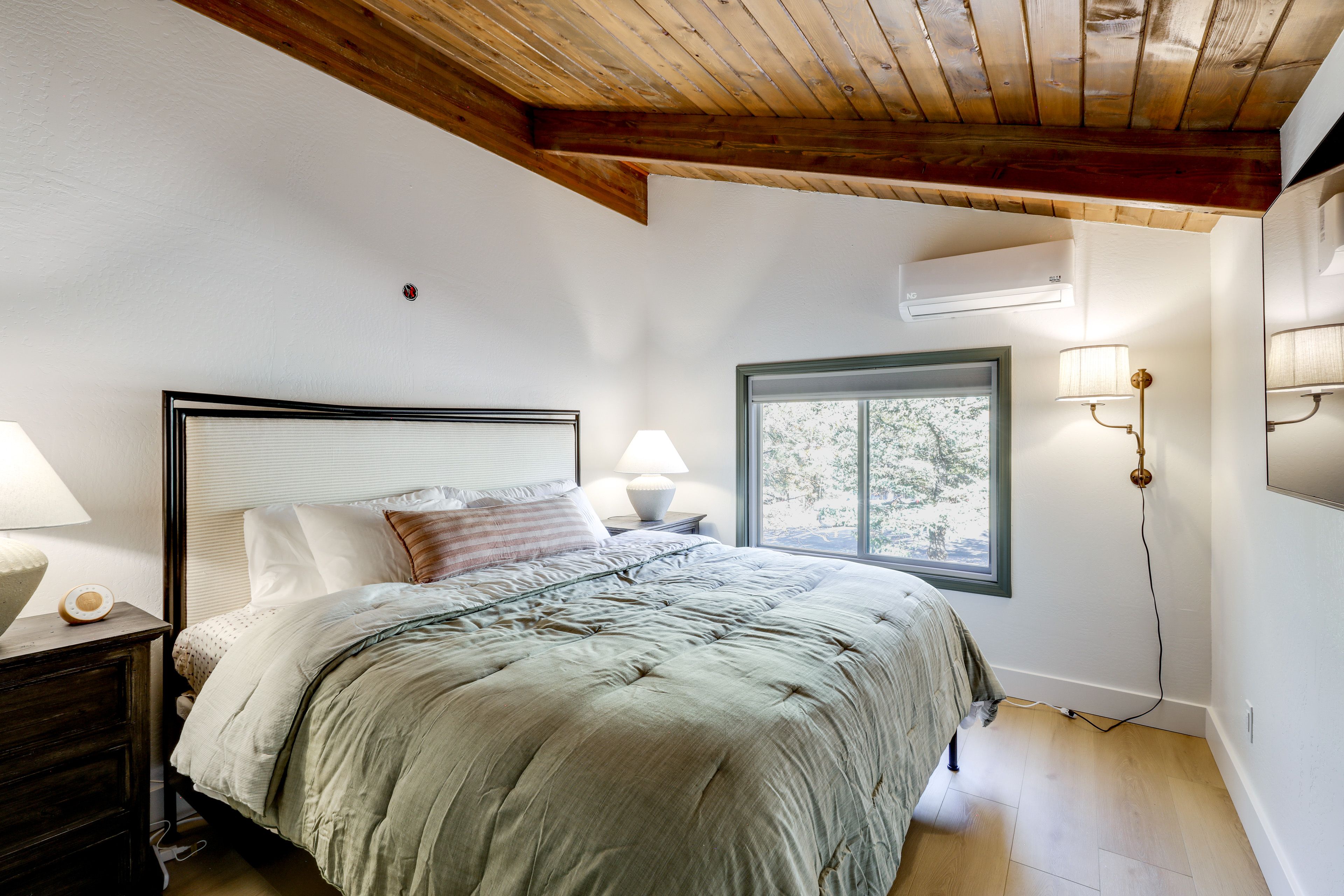 Bedroom 2 | King Bed | 2nd Floor | Linens Provided