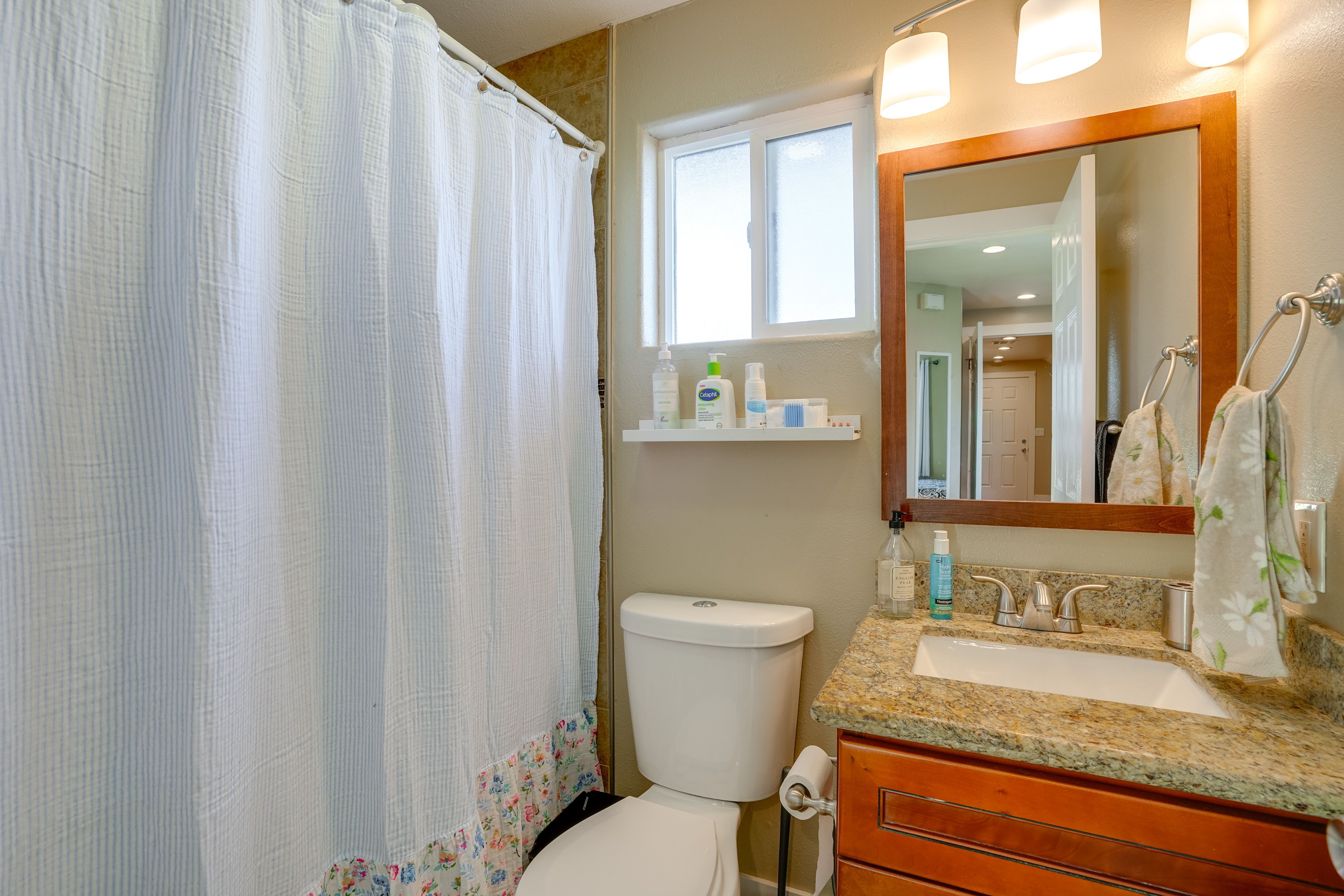 Full Bathroom | Towels & Linens Provided