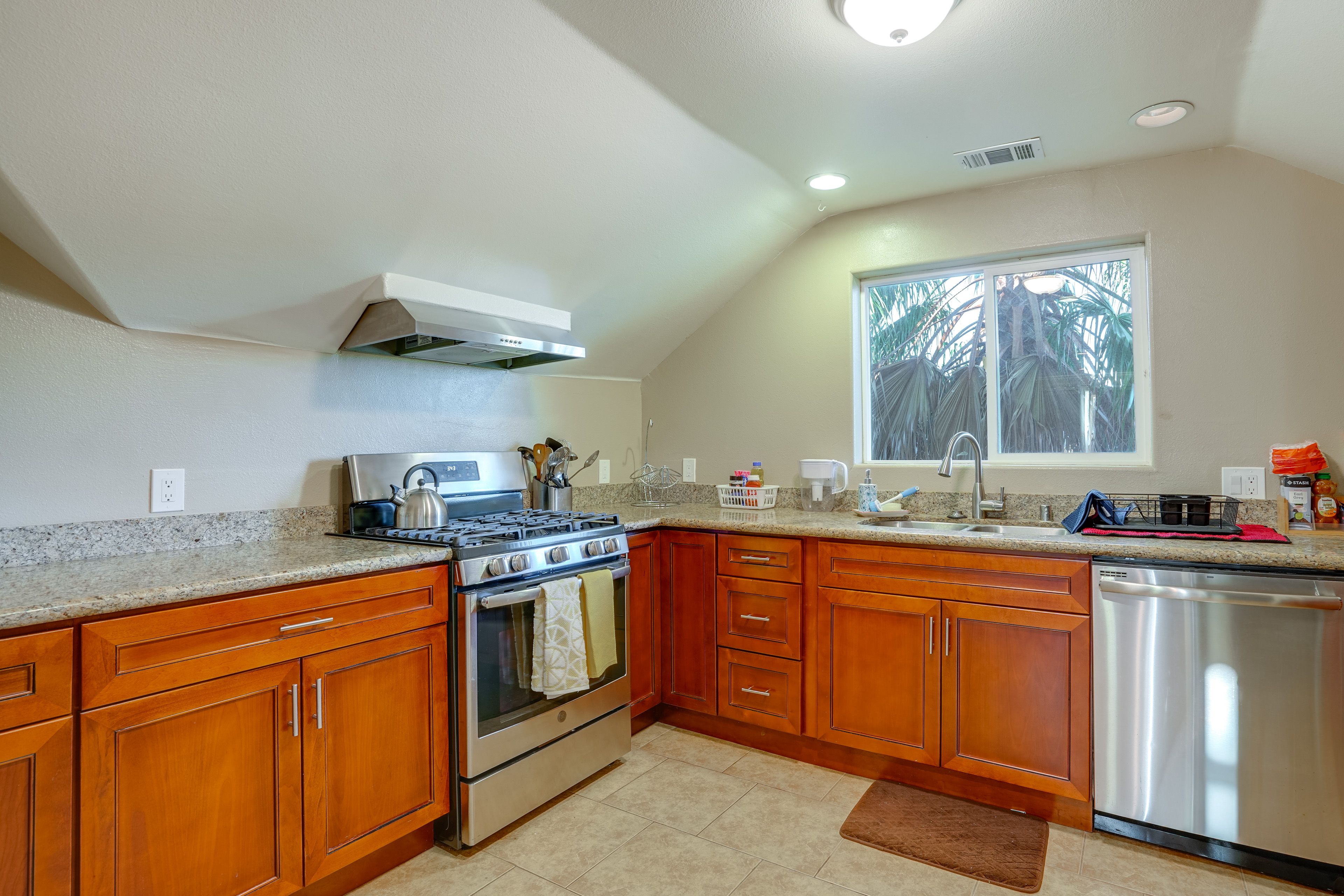 Kitchen | Free WiFi | Single-Story Unit