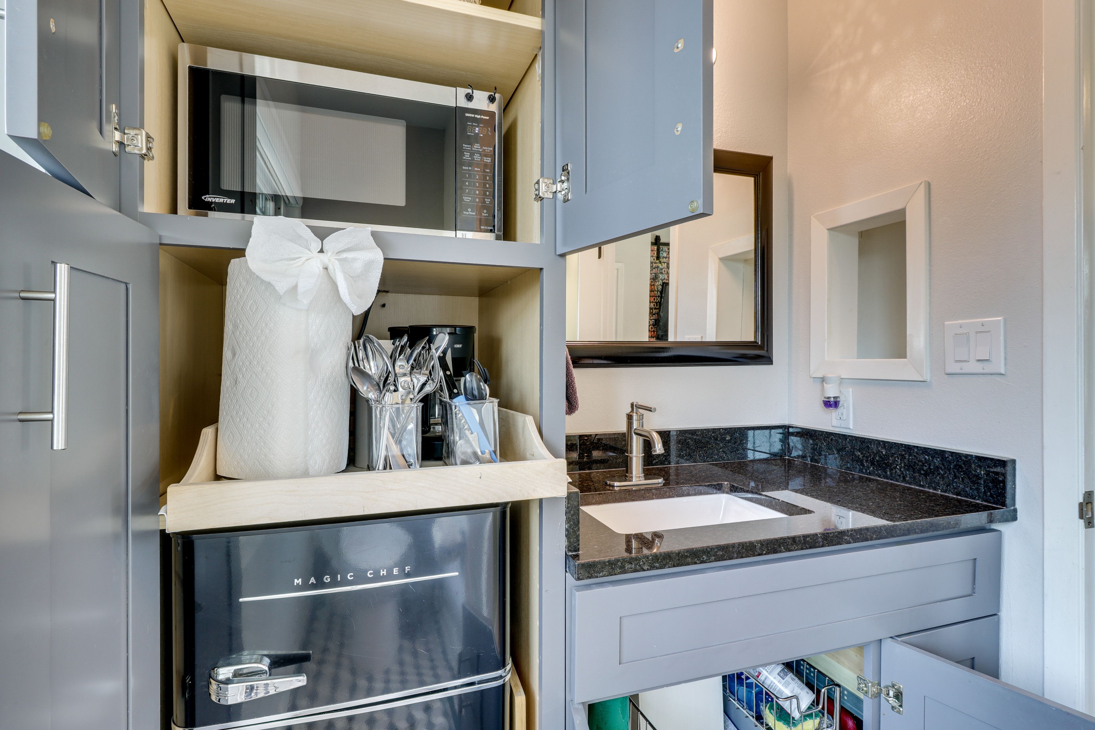 Kitchenette | Drip Coffee Maker | Toaster