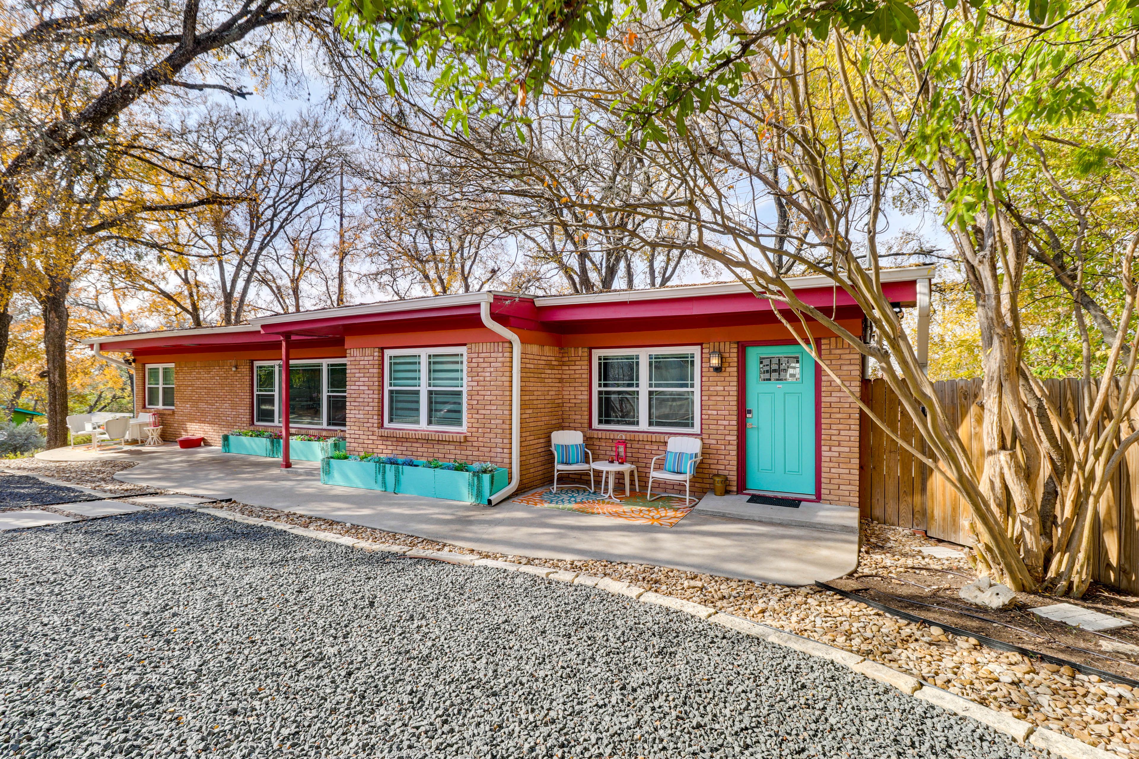 Austin Vacation Rental | Studio | 1BA | 225 Sq Ft | 1 Step to Access