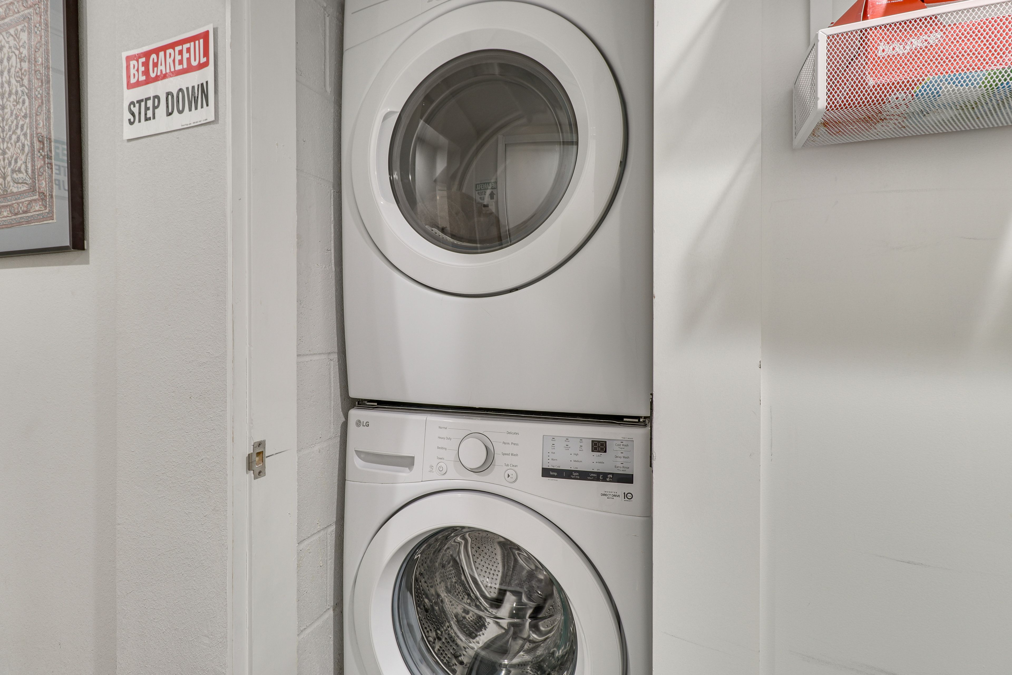 Laundry Closet | Washer/Dryer