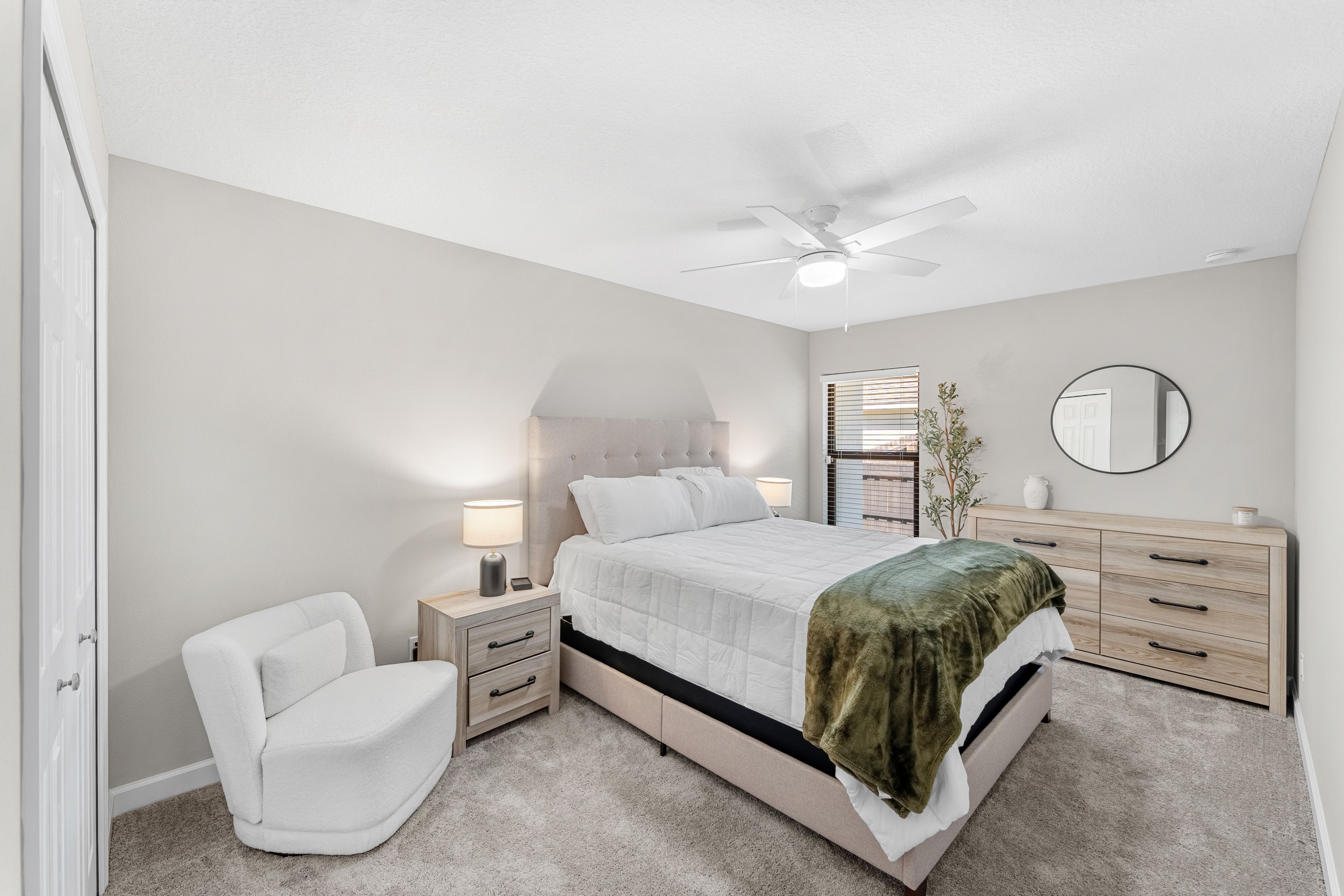 Bedroom 2 | Queen Bed