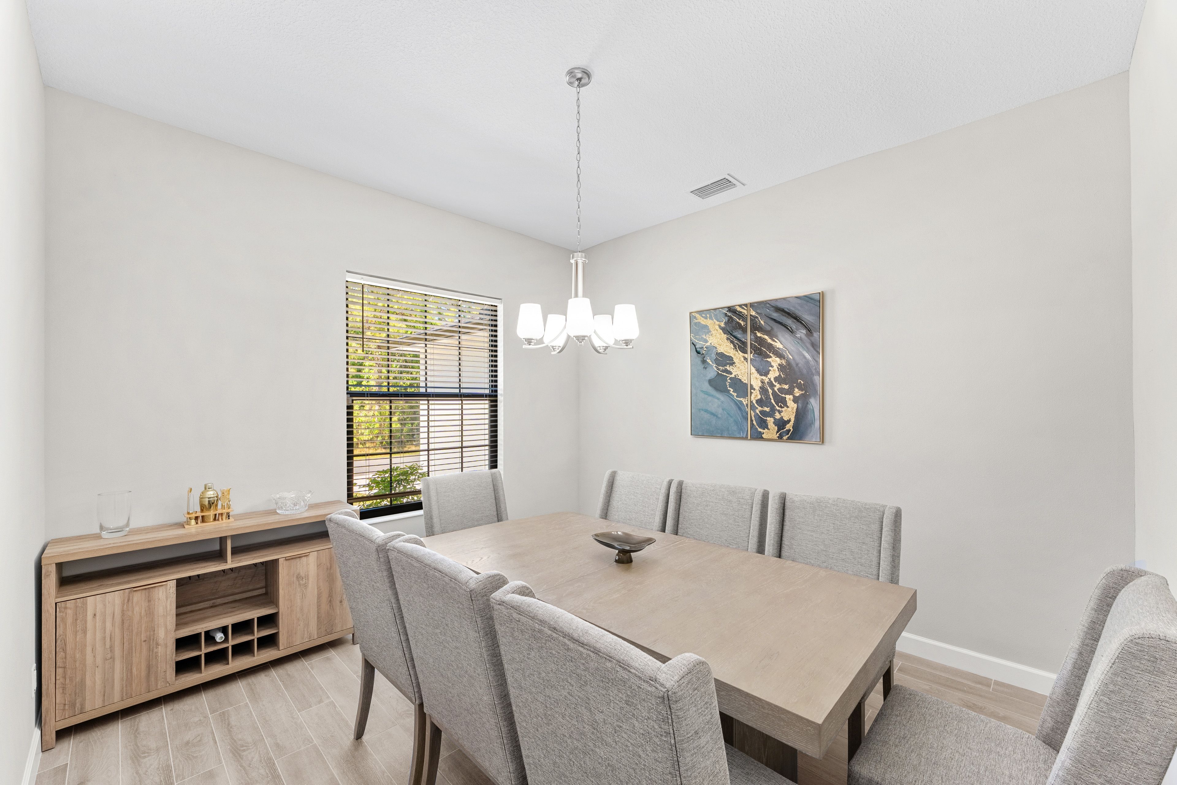 Dining Area | Dishes & Flatware Provided